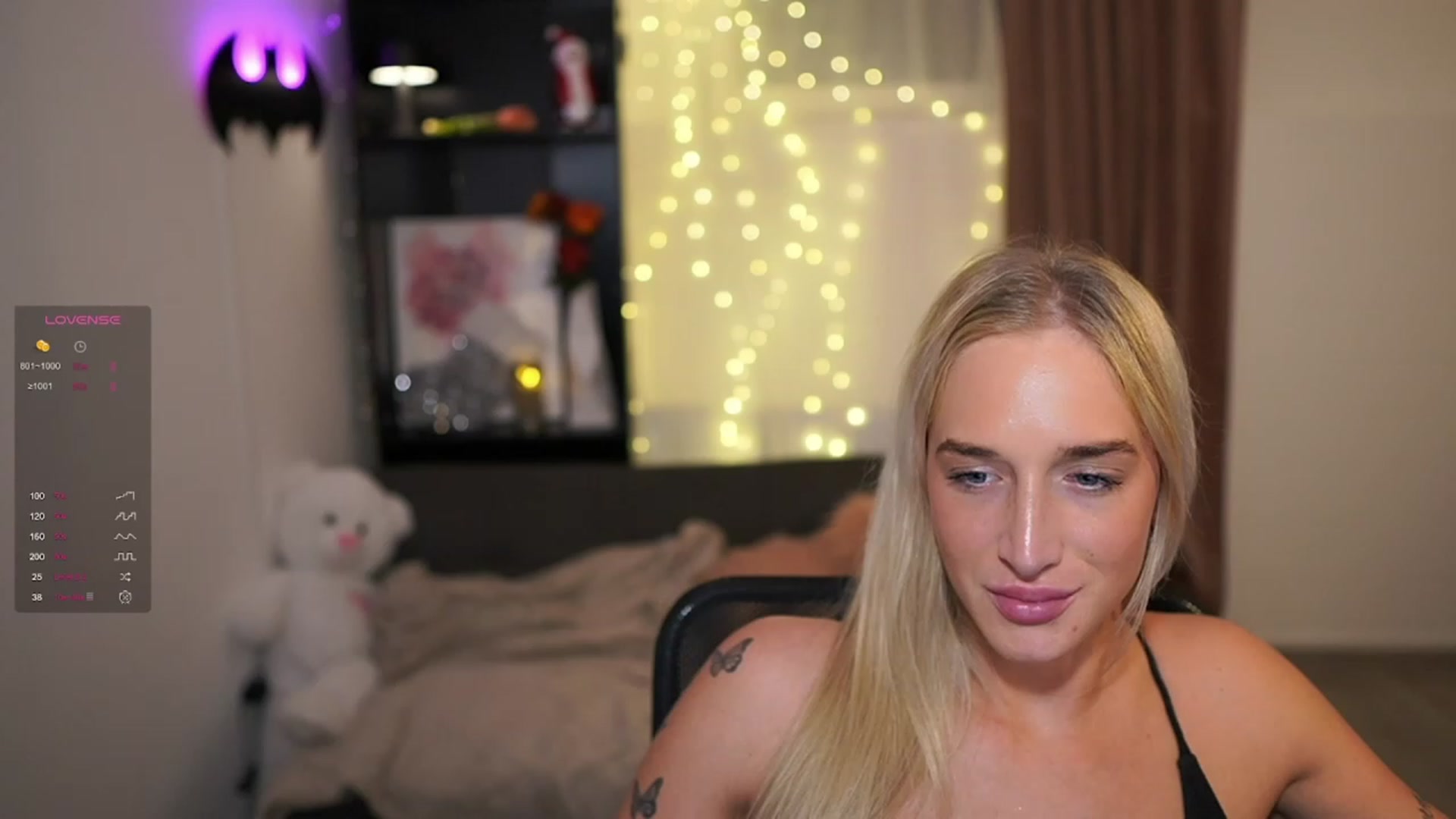 Gallery image thumbnail from NicoletteShea's myfreecams stream on, 12/19/2023, 24:20 image 1 of 20