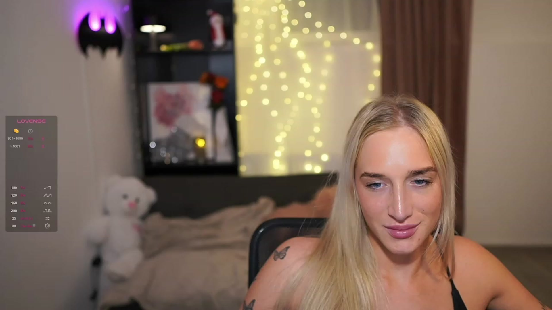 Gallery image thumbnail from NicoletteShea's myfreecams stream on, 12/19/2023, 24:20 image 7 of 20