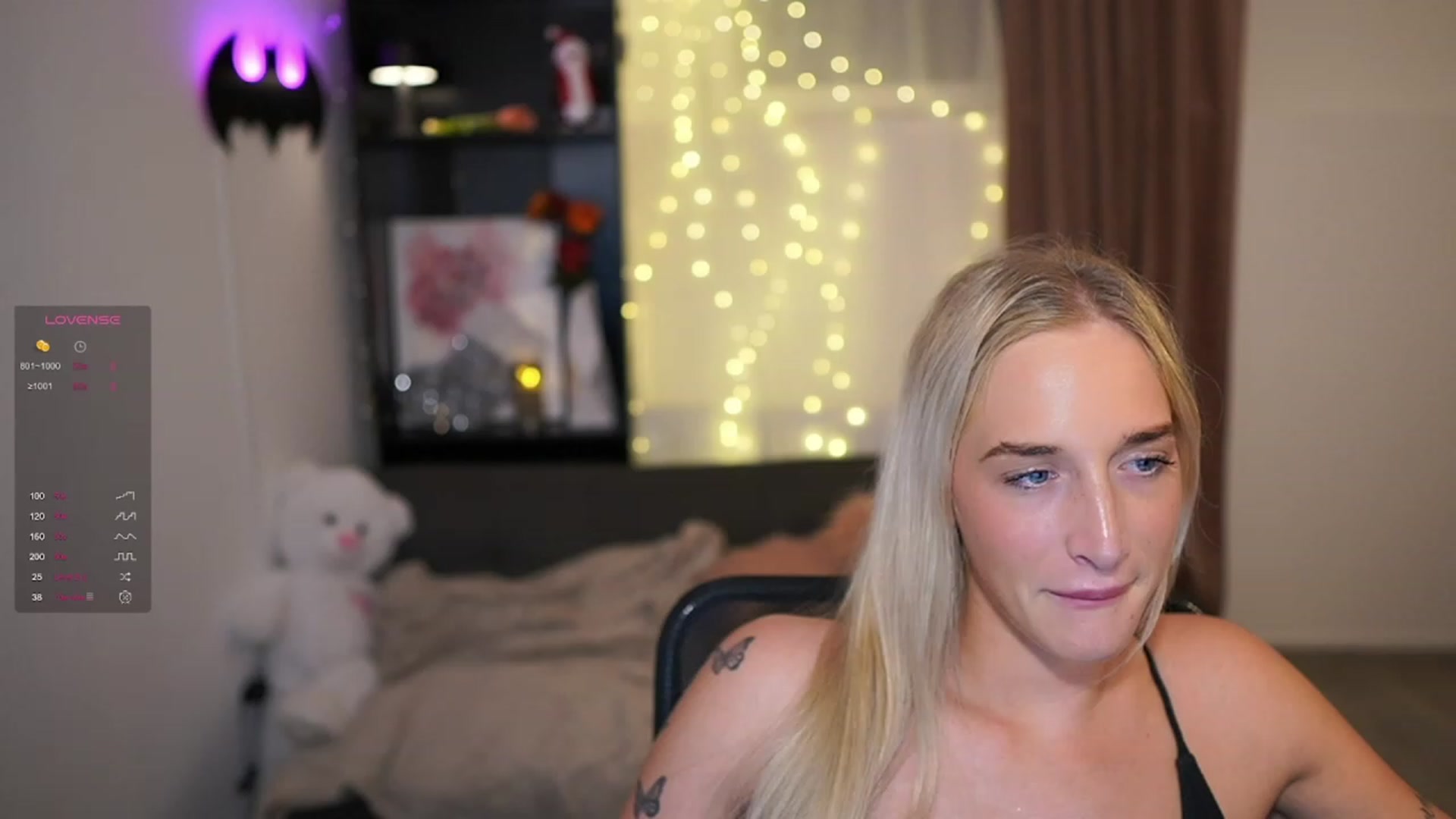 Gallery image thumbnail from NicoletteShea's myfreecams stream on, 12/19/2023, 24:20 image 2 of 20