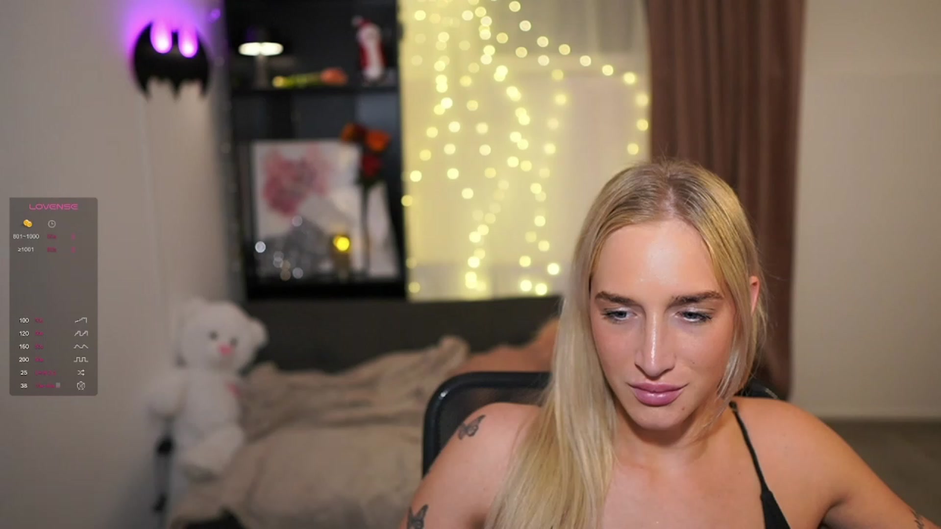 Gallery image thumbnail from NicoletteShea's myfreecams stream on, 12/19/2023, 24:20 image 8 of 20