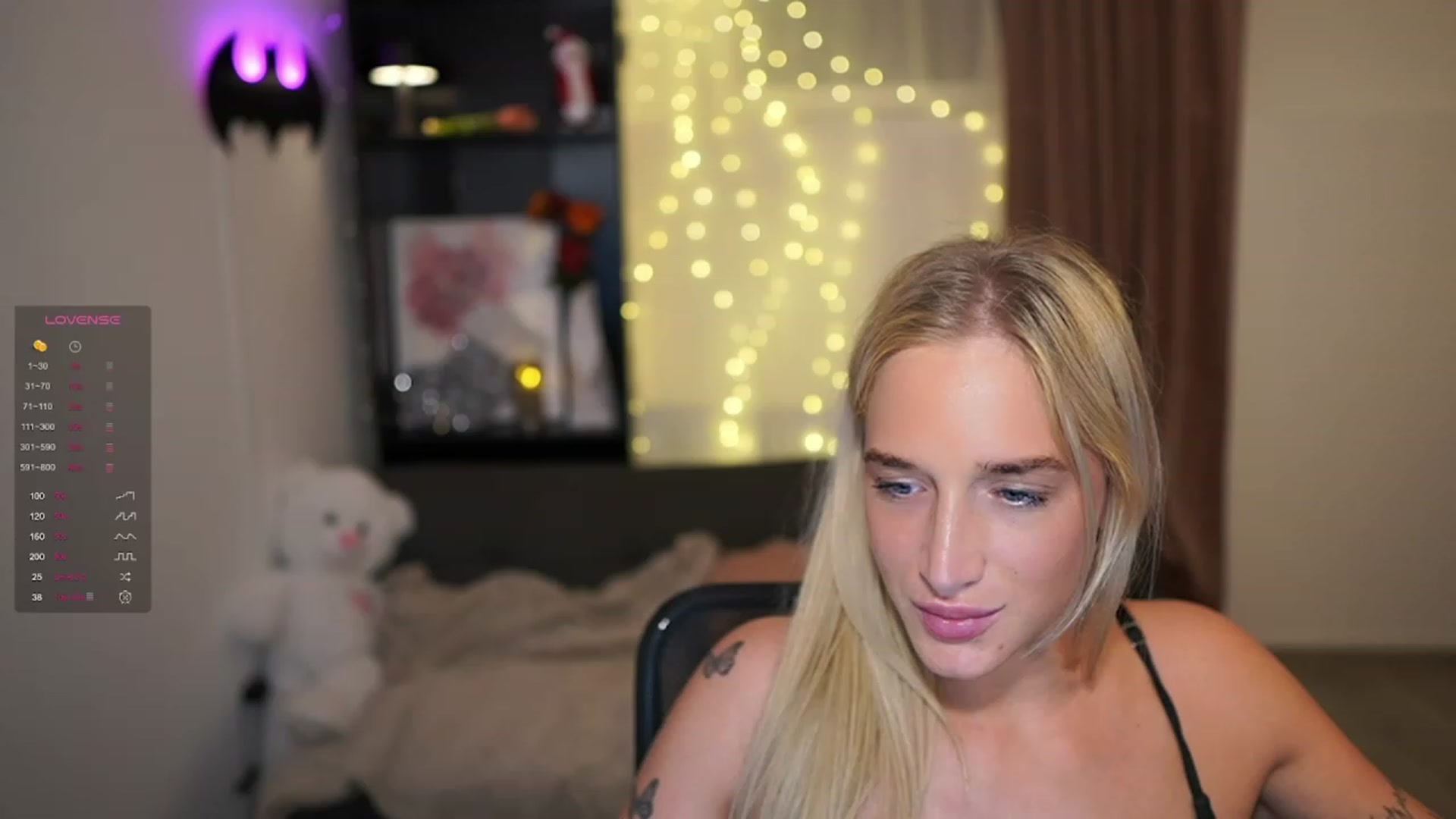 Gallery image thumbnail from NicoletteShea's myfreecams stream on, 12/19/2023, 01:09 image 18 of 20