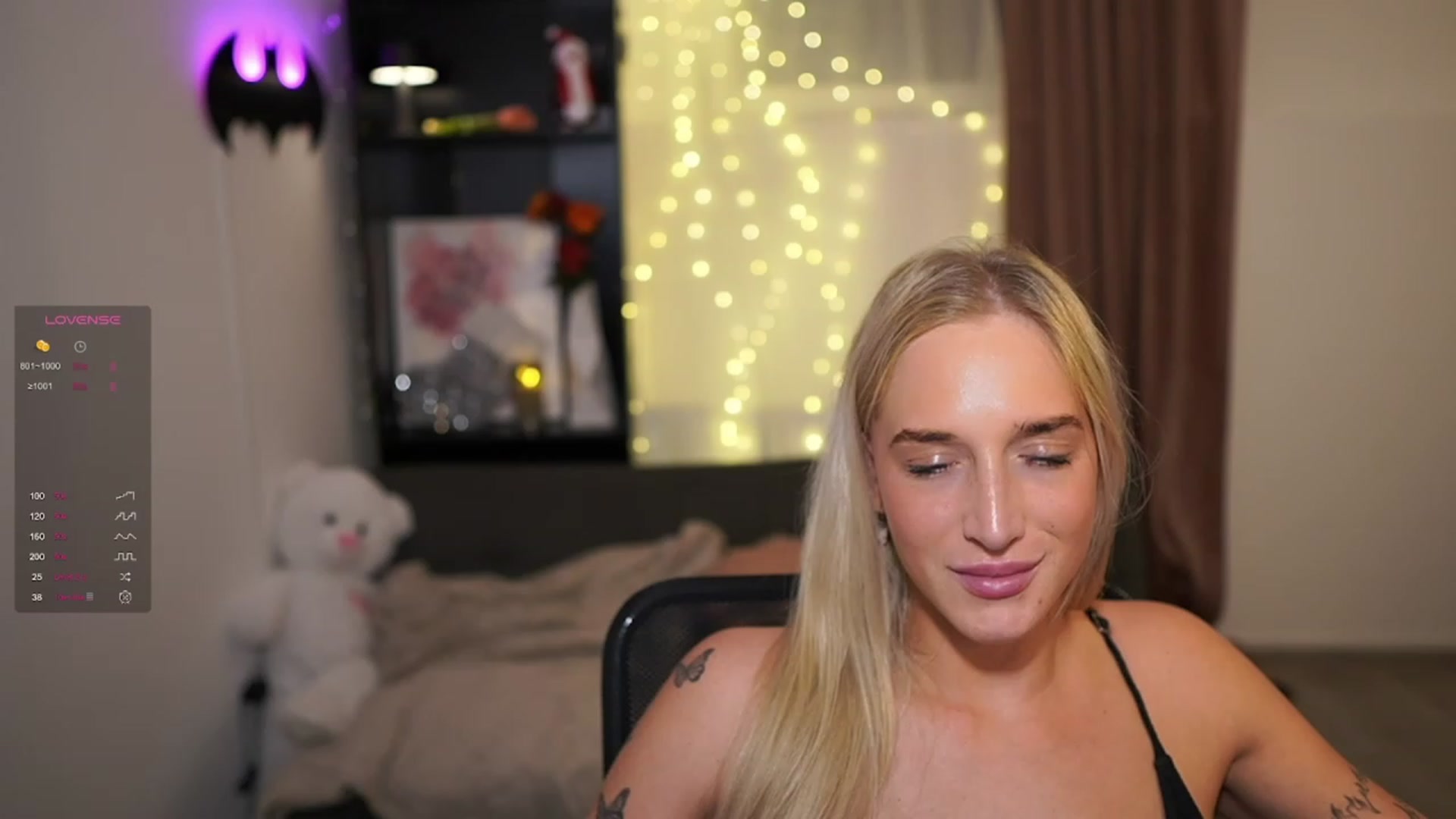 Gallery image thumbnail from NicoletteShea's myfreecams stream on, 12/19/2023, 01:09 image 4 of 20