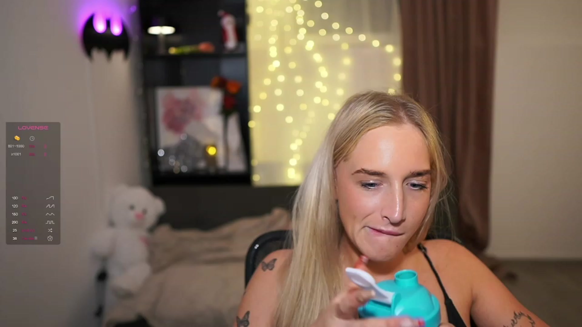 Gallery image thumbnail from NicoletteShea's myfreecams stream on, 12/19/2023, 01:09 image 1 of 20