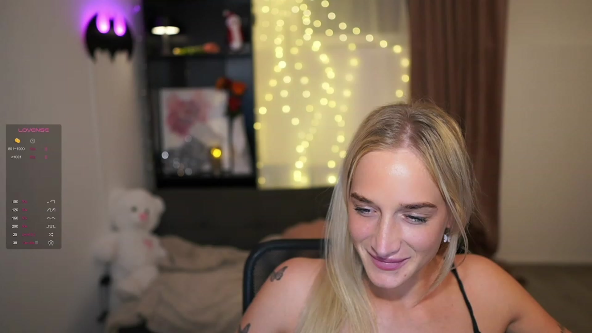 Gallery image thumbnail from NicoletteShea's myfreecams stream on, 12/19/2023, 01:57 image 5 of 20