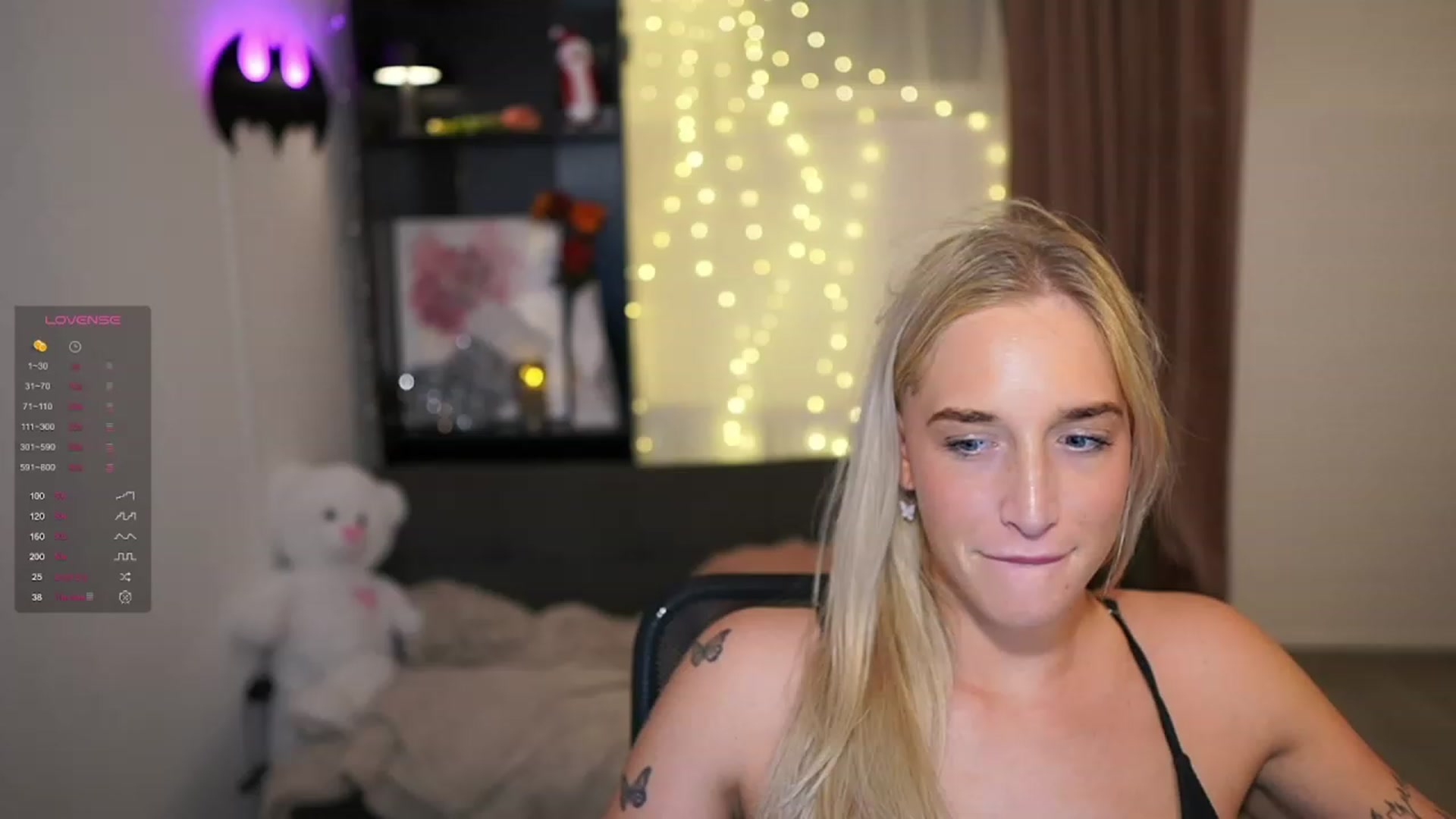 Gallery image thumbnail from NicoletteShea's myfreecams stream on, 12/19/2023, 01:57 image 19 of 20