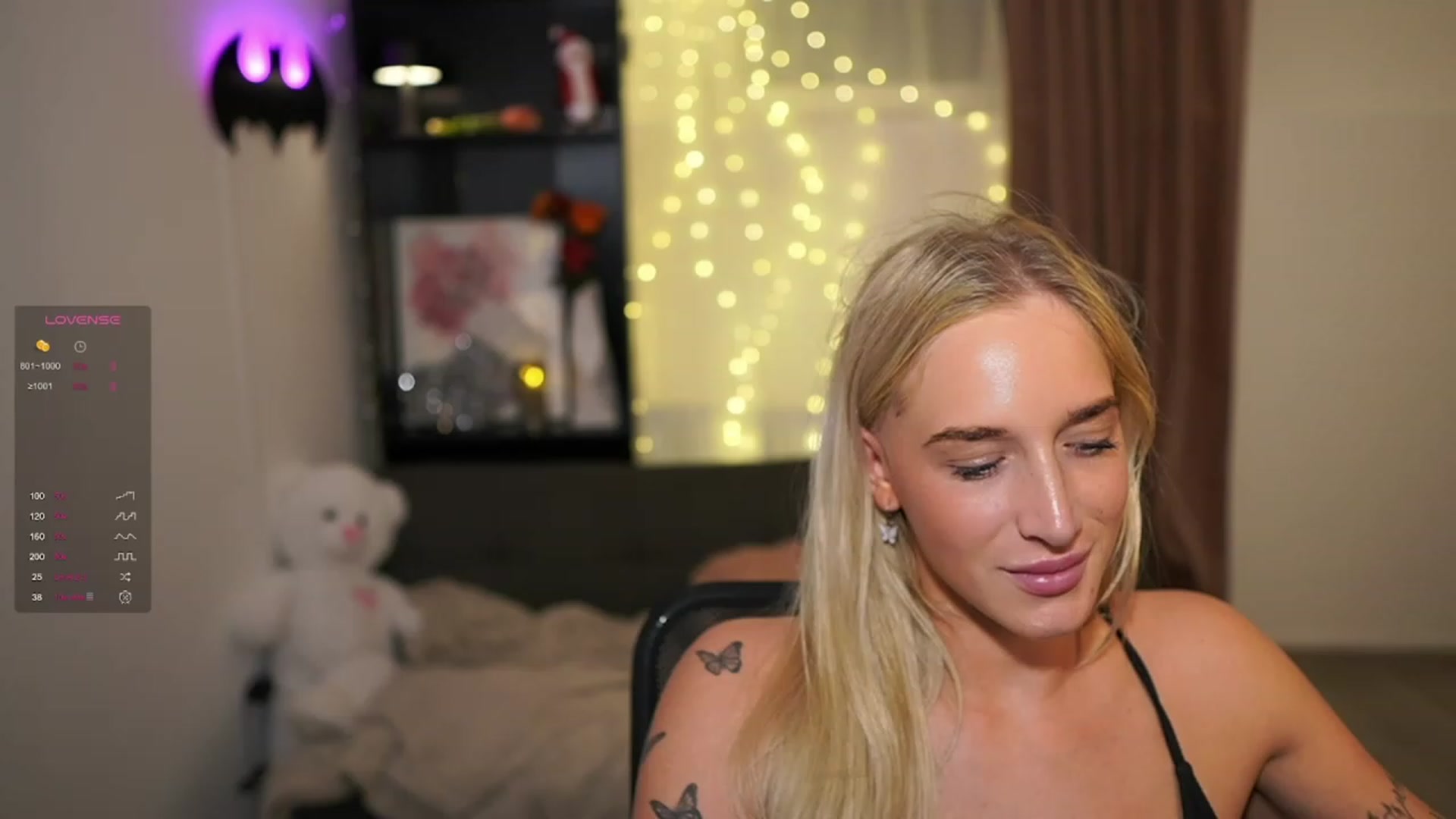Gallery image thumbnail from NicoletteShea's myfreecams stream on, 12/19/2023, 01:57 image 17 of 20