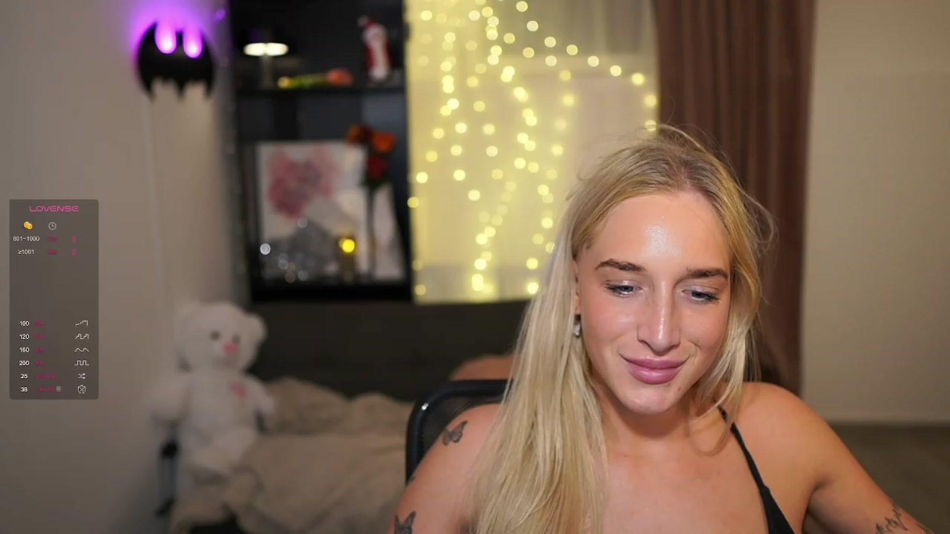Gallery image thumbnail from NicoletteShea's myfreecams stream on, 12/19/2023, 01:57 image 18 of 20