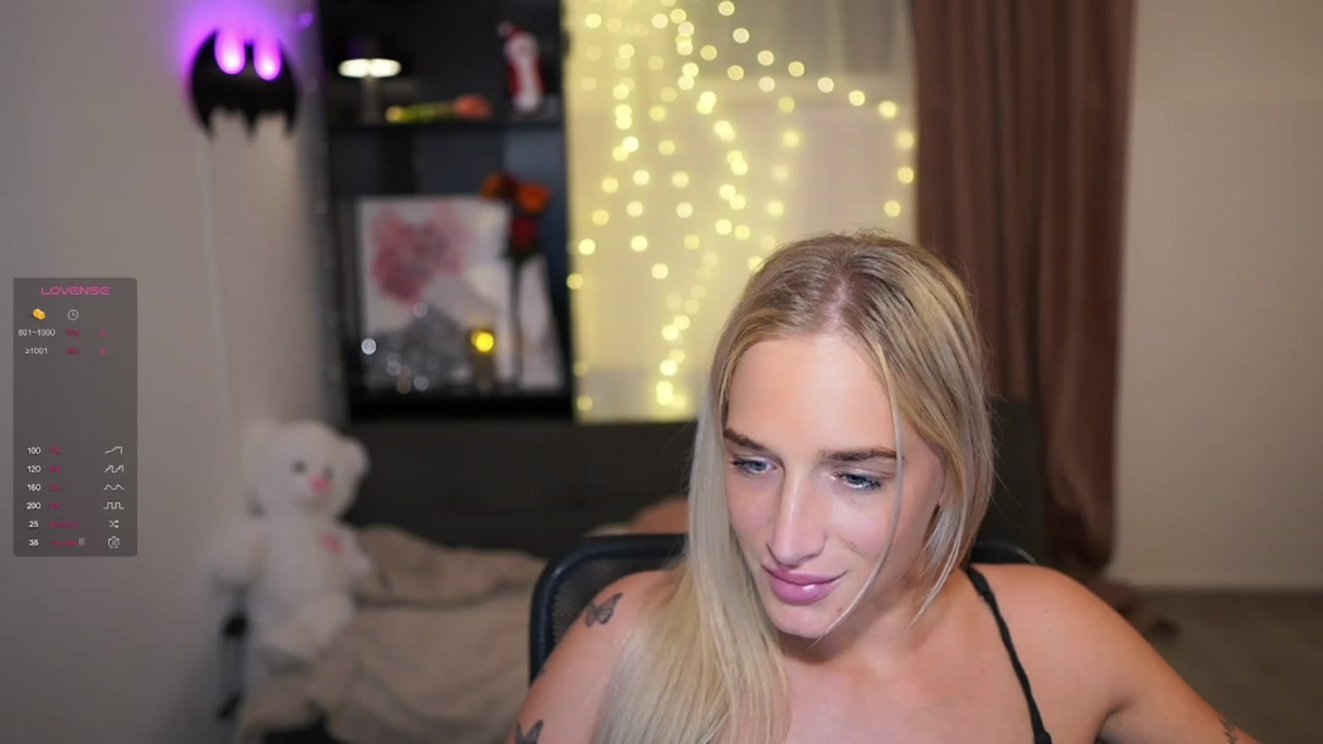 Gallery image thumbnail from NicoletteShea's myfreecams stream on, 12/19/2023, 01:57 image 8 of 20