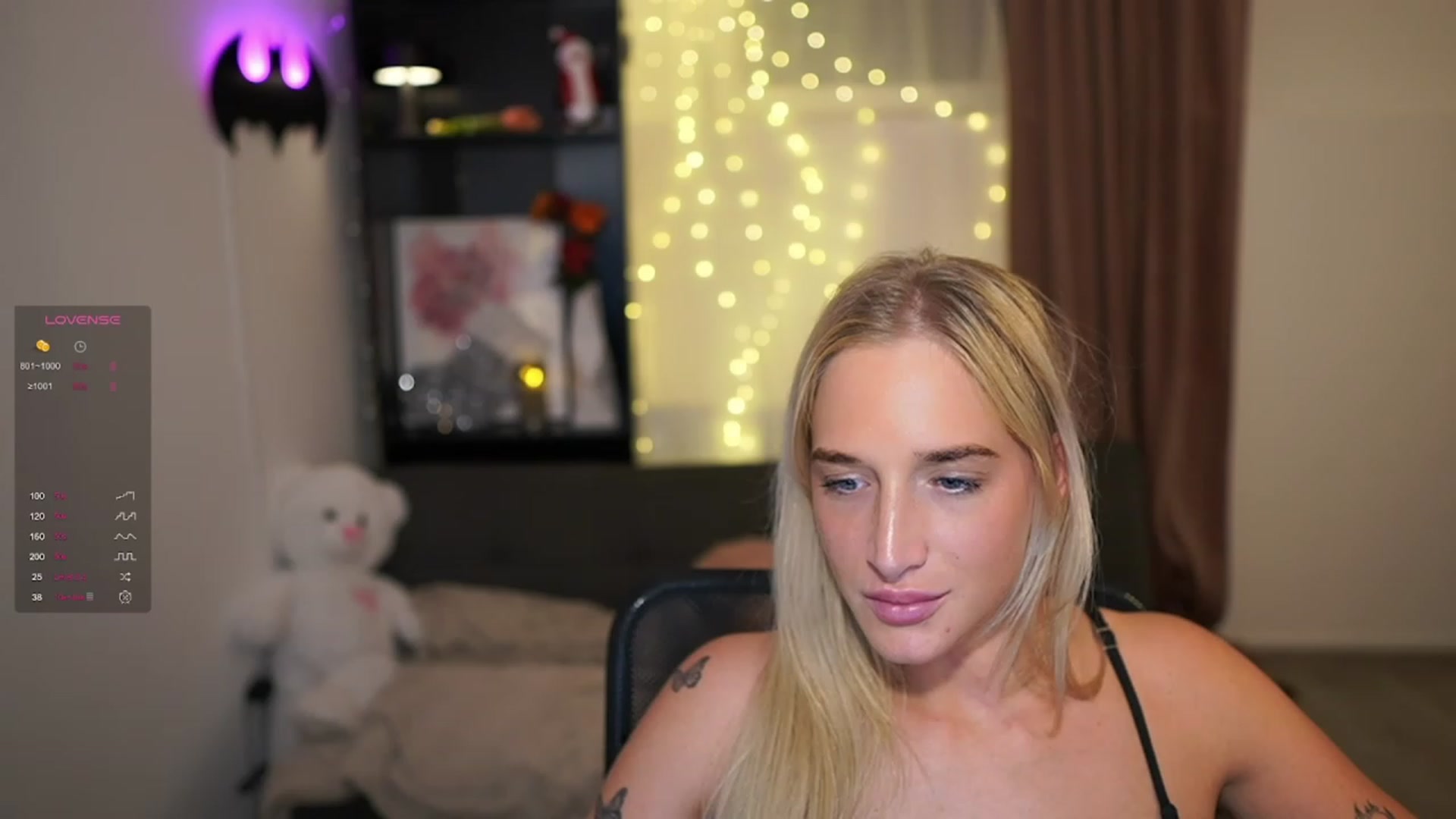 Gallery image thumbnail from NicoletteShea's myfreecams stream on, 12/19/2023, 03:01 image 13 of 20