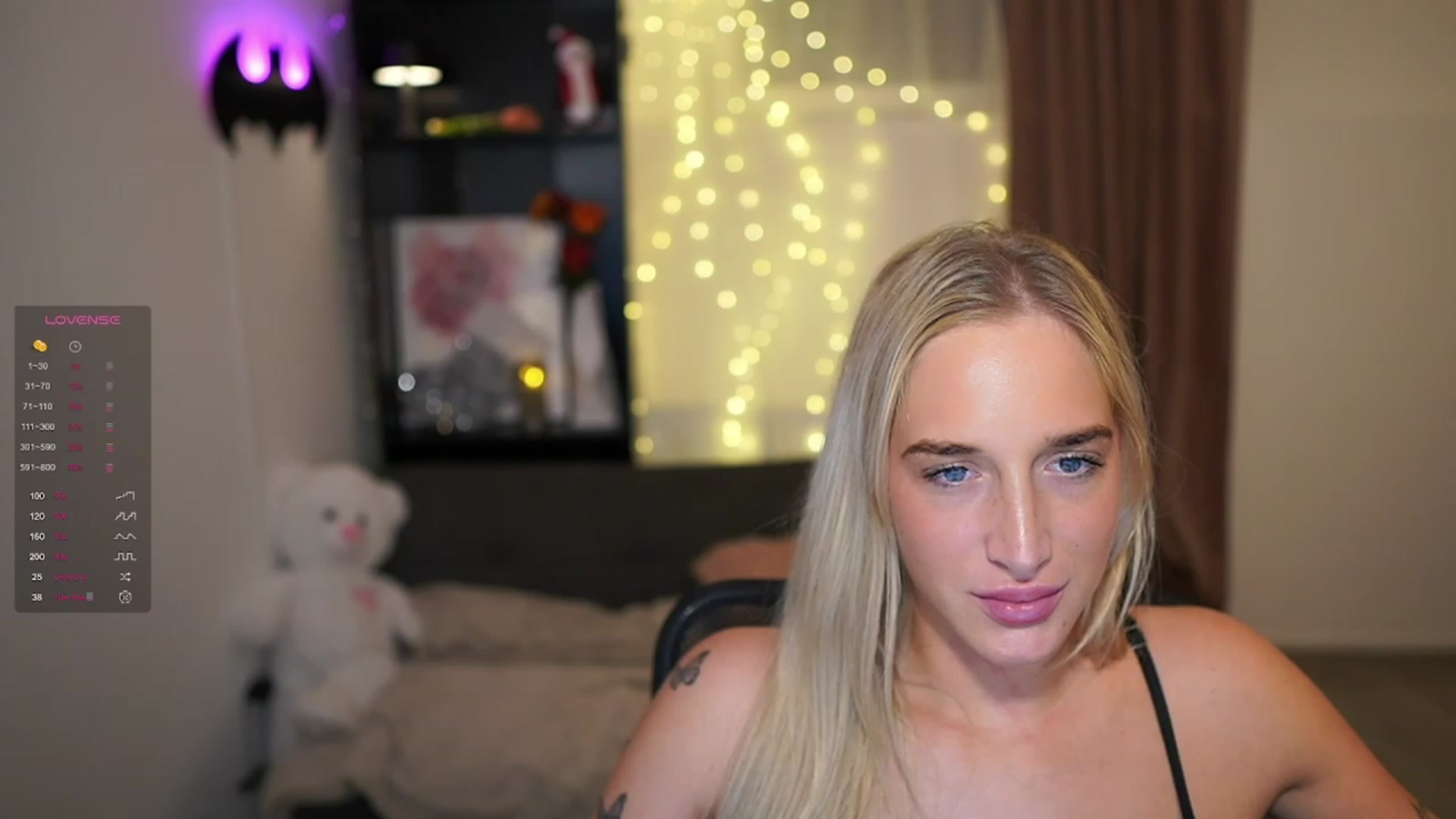 Gallery image thumbnail from NicoletteShea's myfreecams stream on, 12/19/2023, 03:01 image 16 of 20