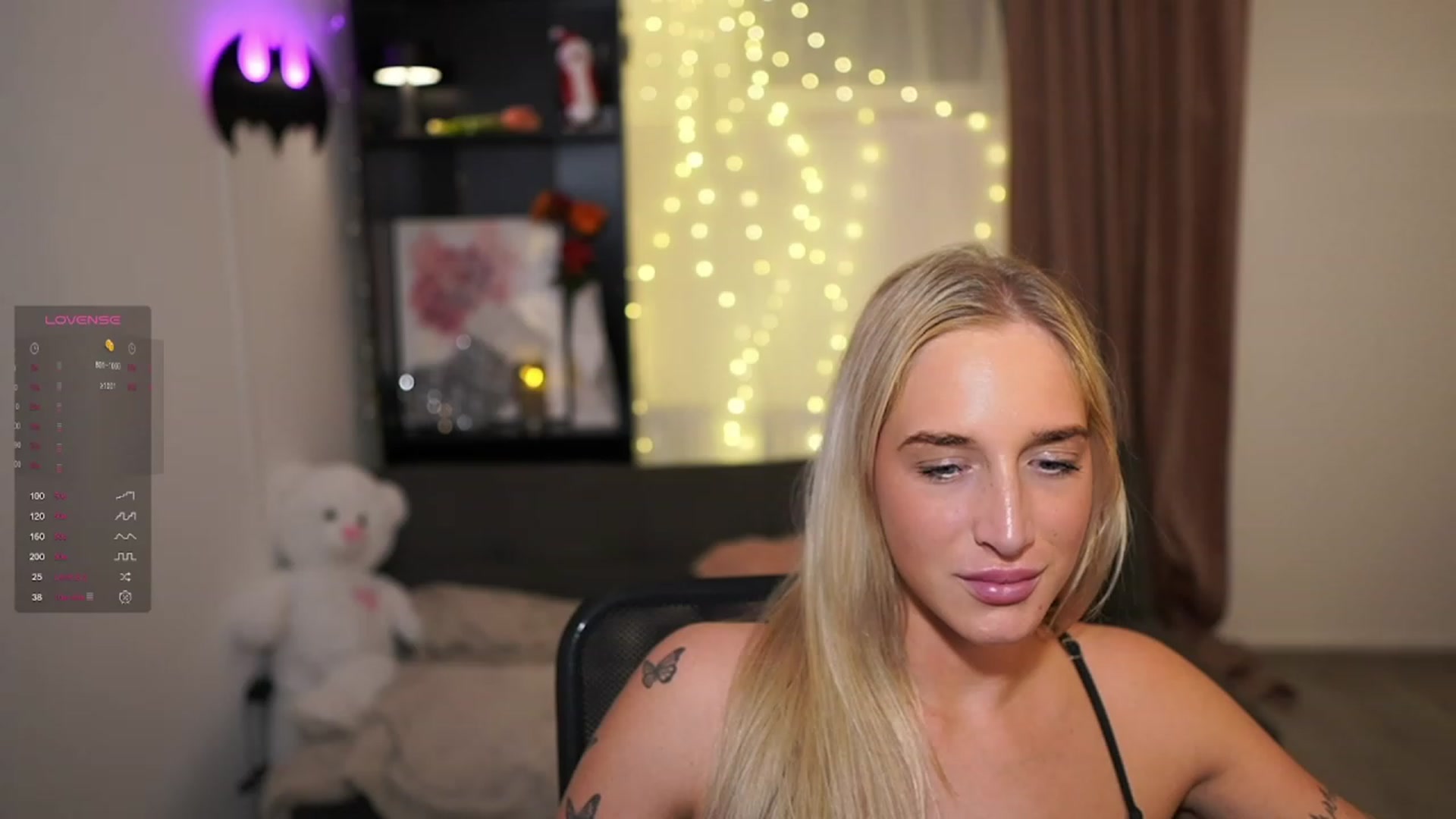 Gallery image thumbnail from NicoletteShea's myfreecams stream on, 12/19/2023, 03:01 image 8 of 20