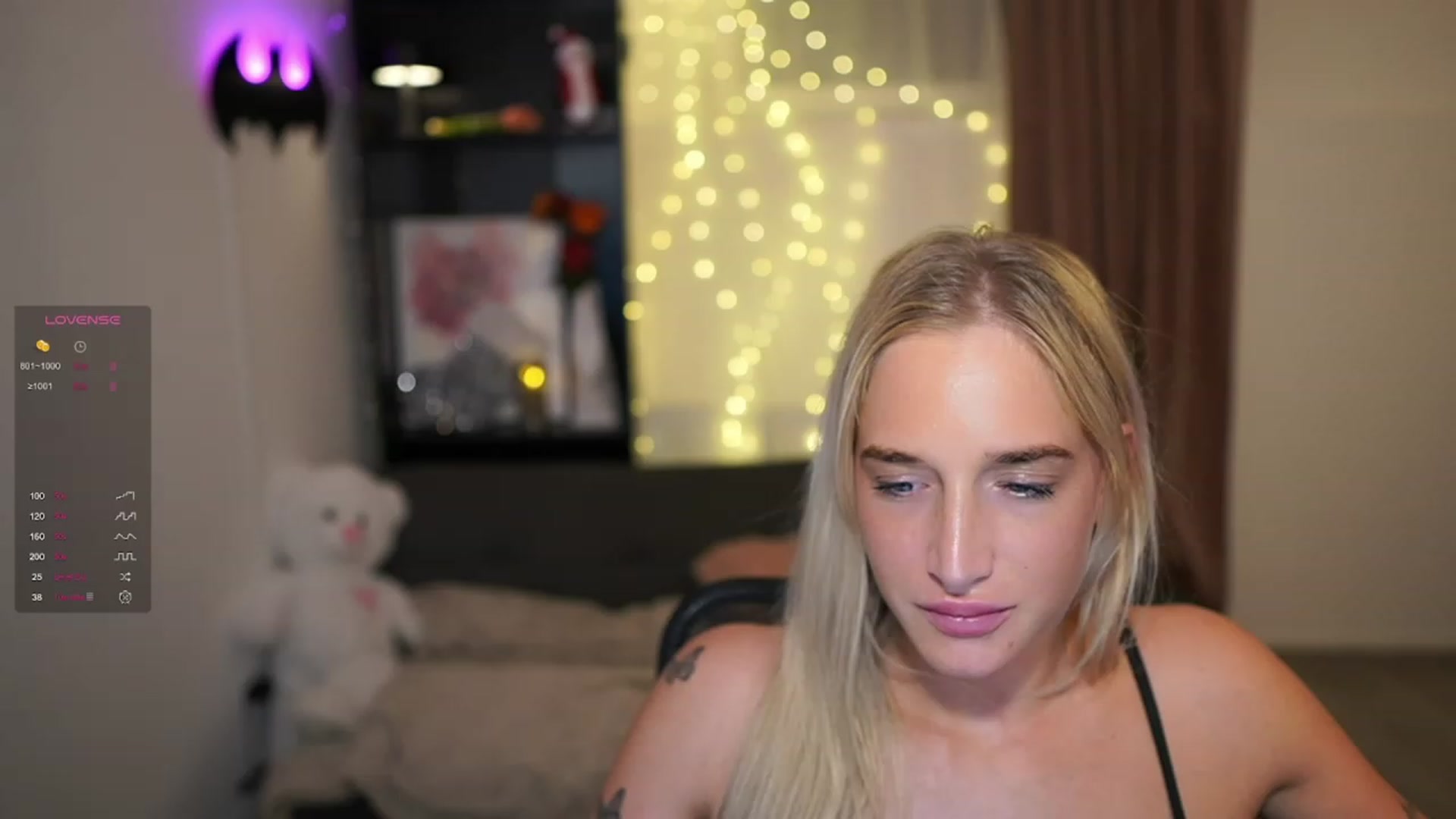 Gallery image thumbnail from NicoletteShea's myfreecams stream on, 12/19/2023, 03:01 image 17 of 20