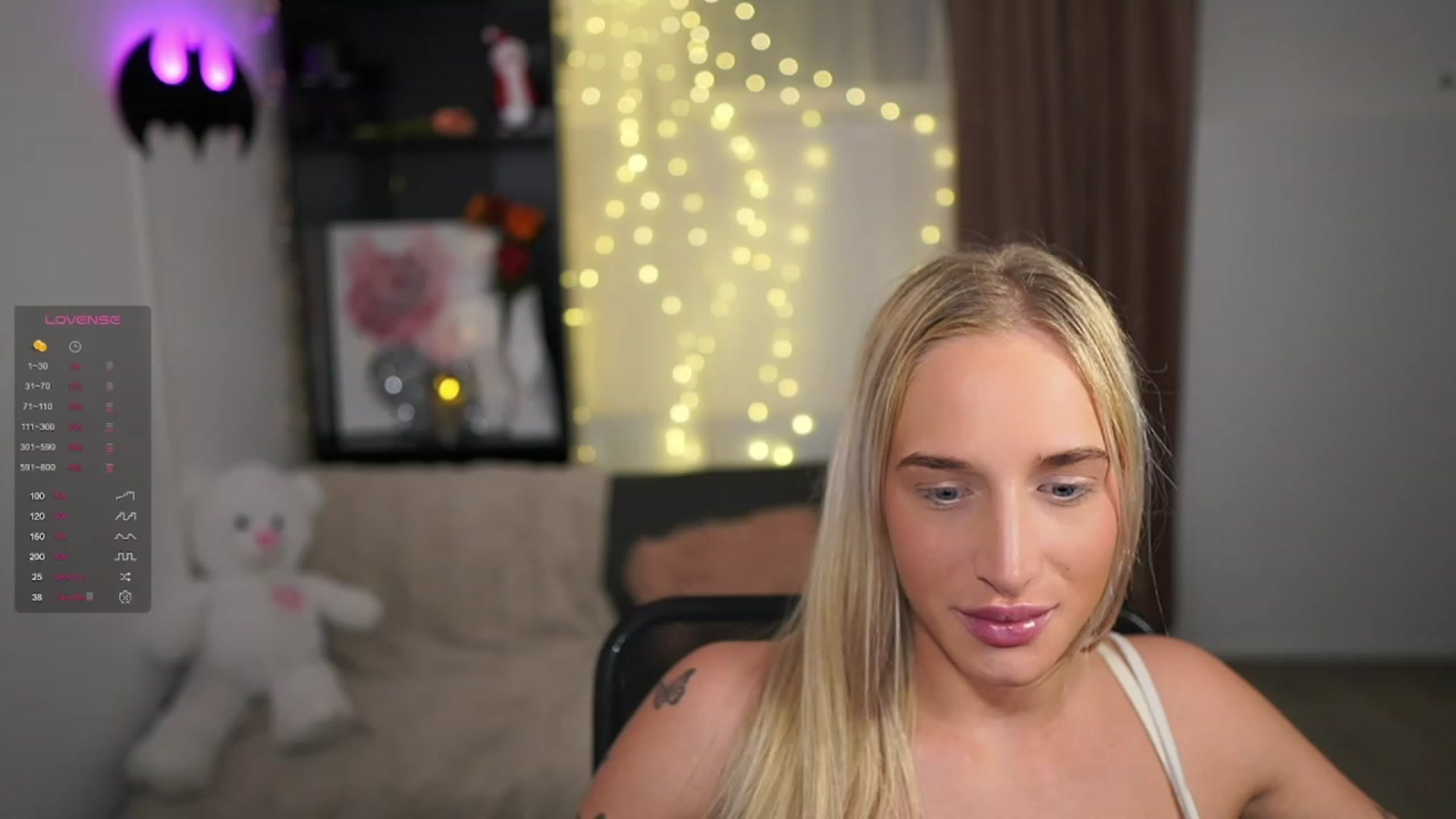 Gallery image thumbnail from NicoletteShea's myfreecams stream on, 12/20/2023, 19:58 image 3 of 20