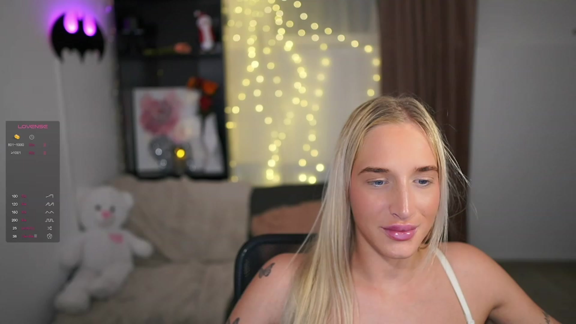 Gallery image thumbnail from NicoletteShea's myfreecams stream on, 12/20/2023, 21:05 image 17 of 20