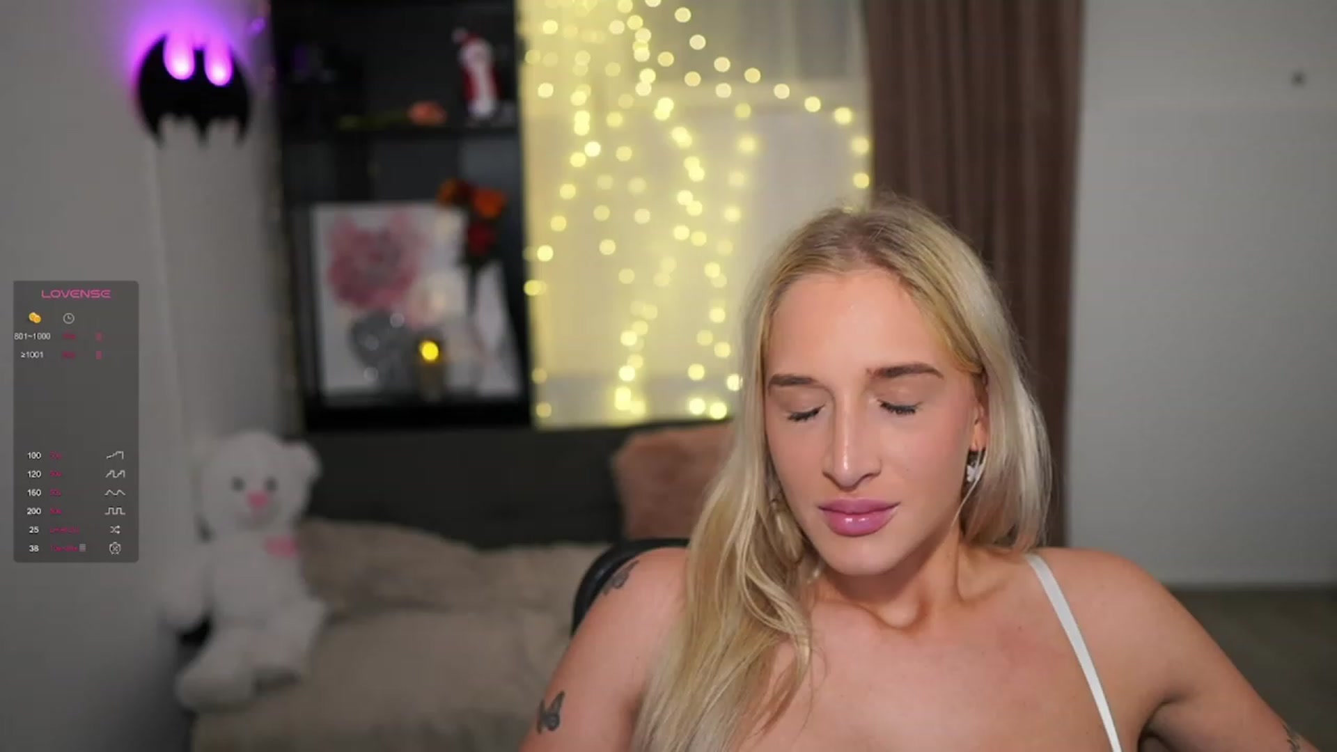 Gallery image thumbnail from NicoletteShea's myfreecams stream on, 12/23/2023, 11:44 image 19 of 20