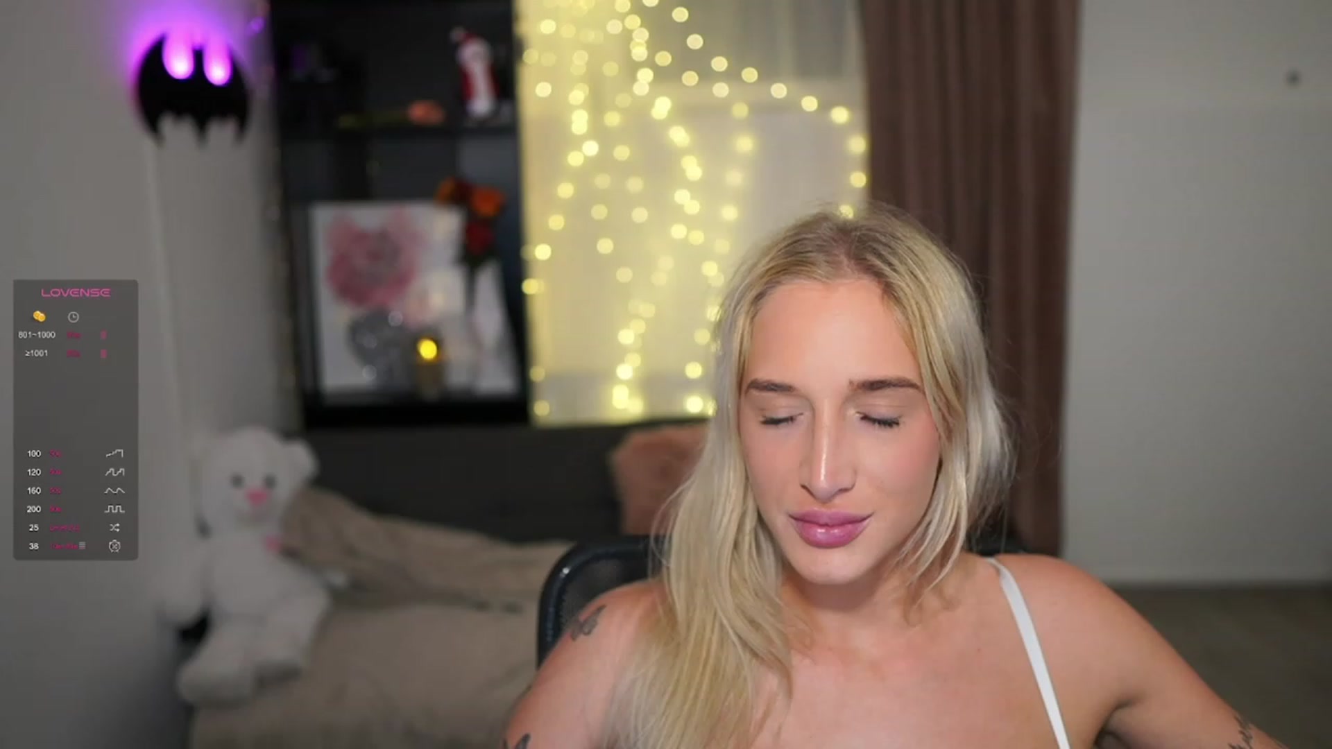 Gallery image thumbnail from NicoletteShea's myfreecams stream on, 12/23/2023, 11:44 image 5 of 20