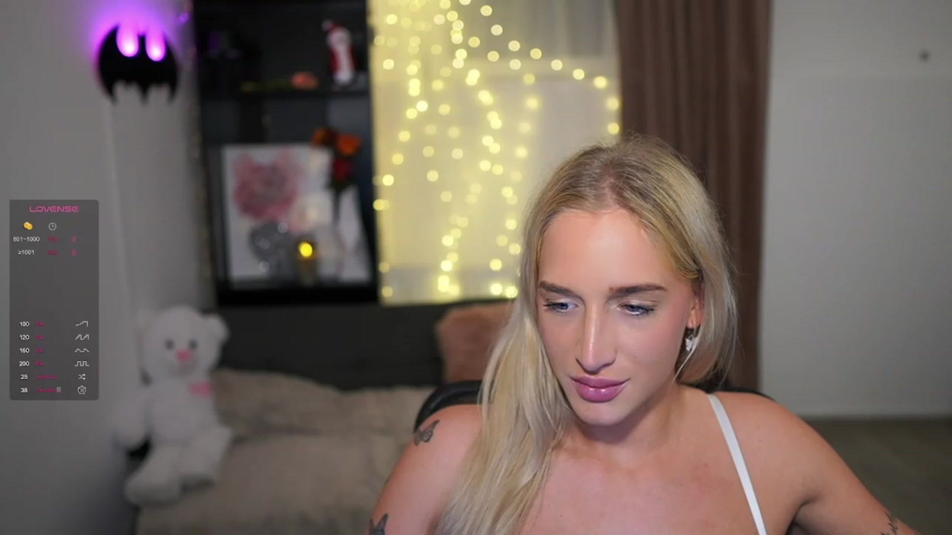 Gallery image thumbnail from NicoletteShea's myfreecams stream on, 12/23/2023, 11:44 image 17 of 20