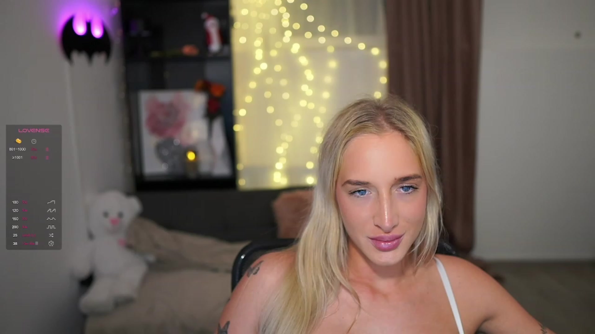 Gallery image thumbnail from NicoletteShea's myfreecams stream on, 12/23/2023, 11:44 image 8 of 20