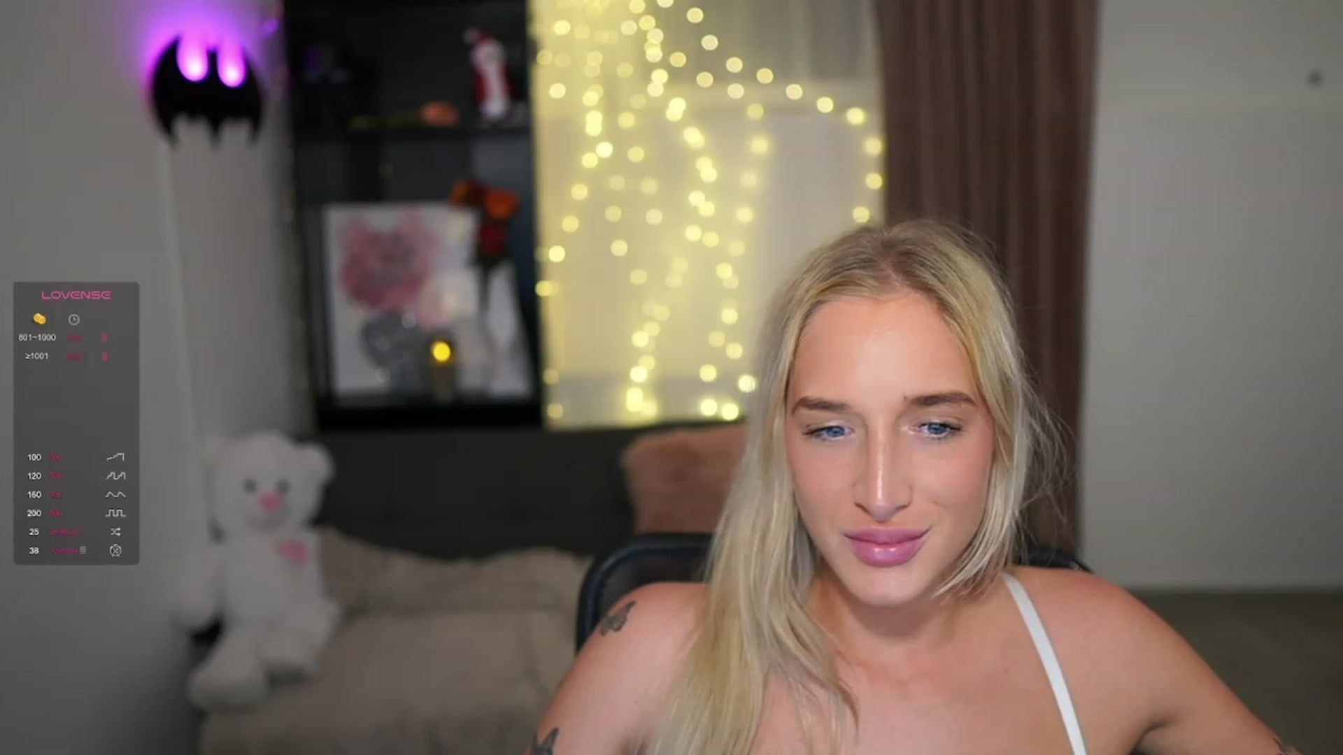 Gallery image thumbnail from NicoletteShea's myfreecams stream on, 12/23/2023, 13:01 image 18 of 20