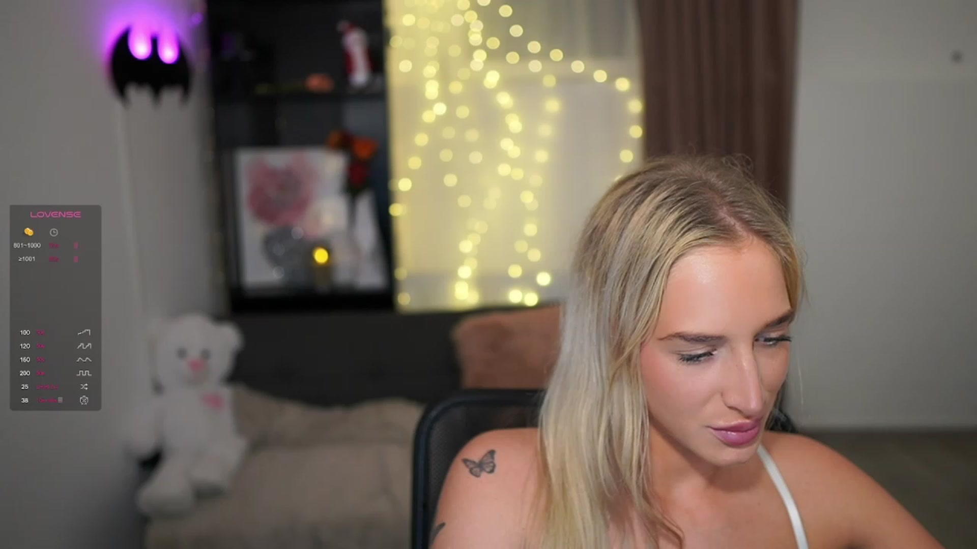 Gallery image thumbnail from NicoletteShea's myfreecams stream on, 12/23/2023, 13:01 image 17 of 20