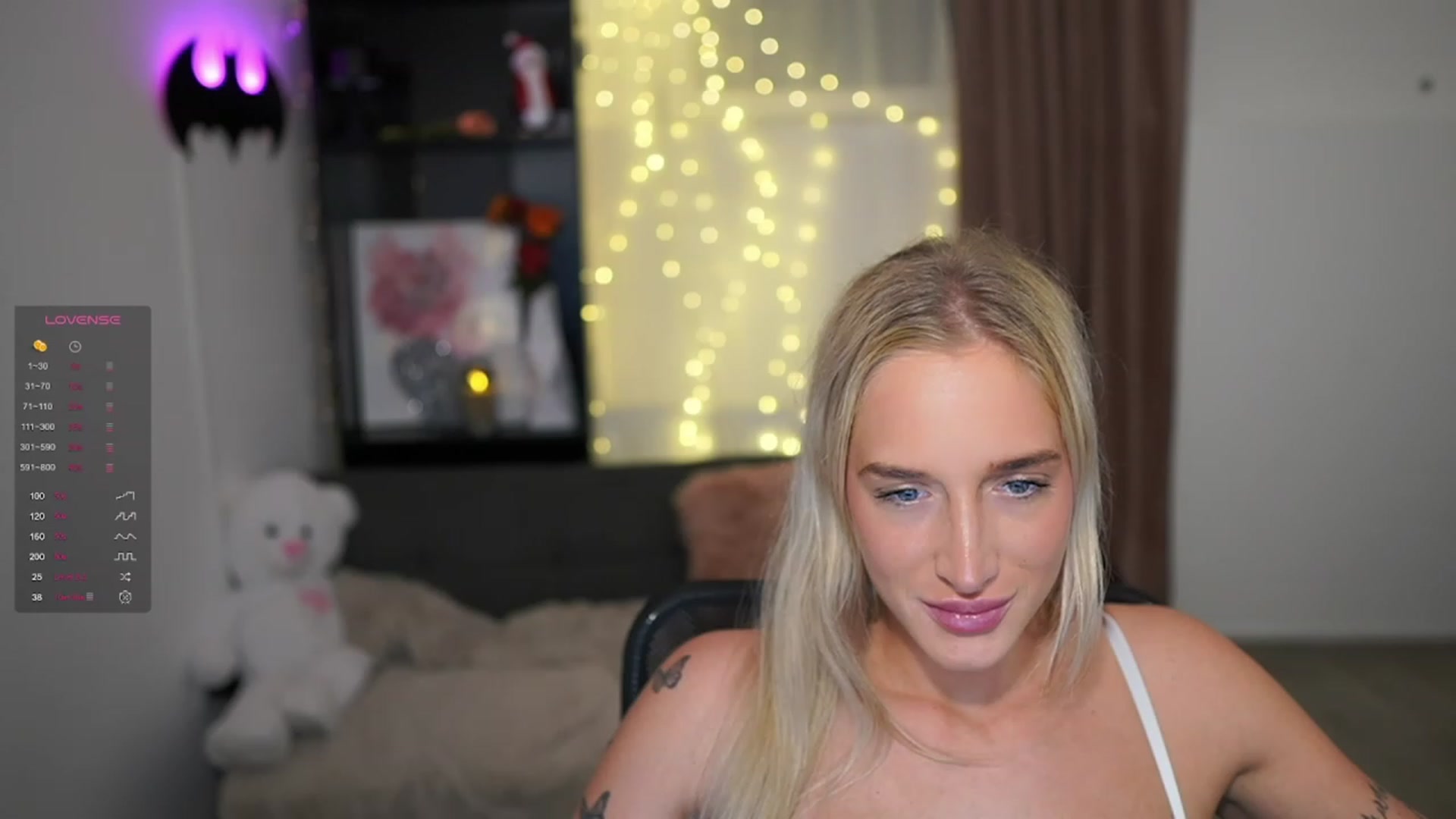 Gallery image thumbnail from NicoletteShea's myfreecams stream on, 12/23/2023, 13:01 image 4 of 20