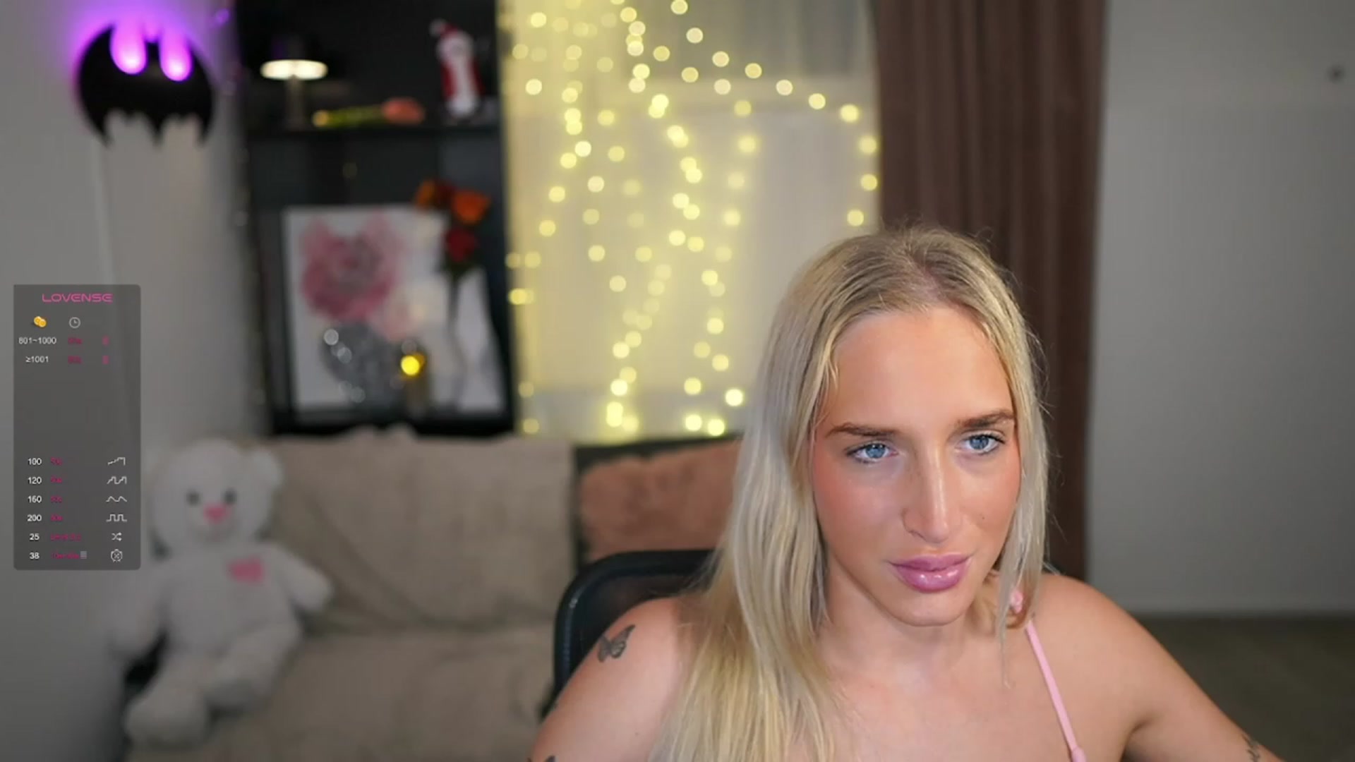 Gallery image thumbnail from NicoletteShea's myfreecams stream on, 12/28/2023, 20:19 image 10 of 20