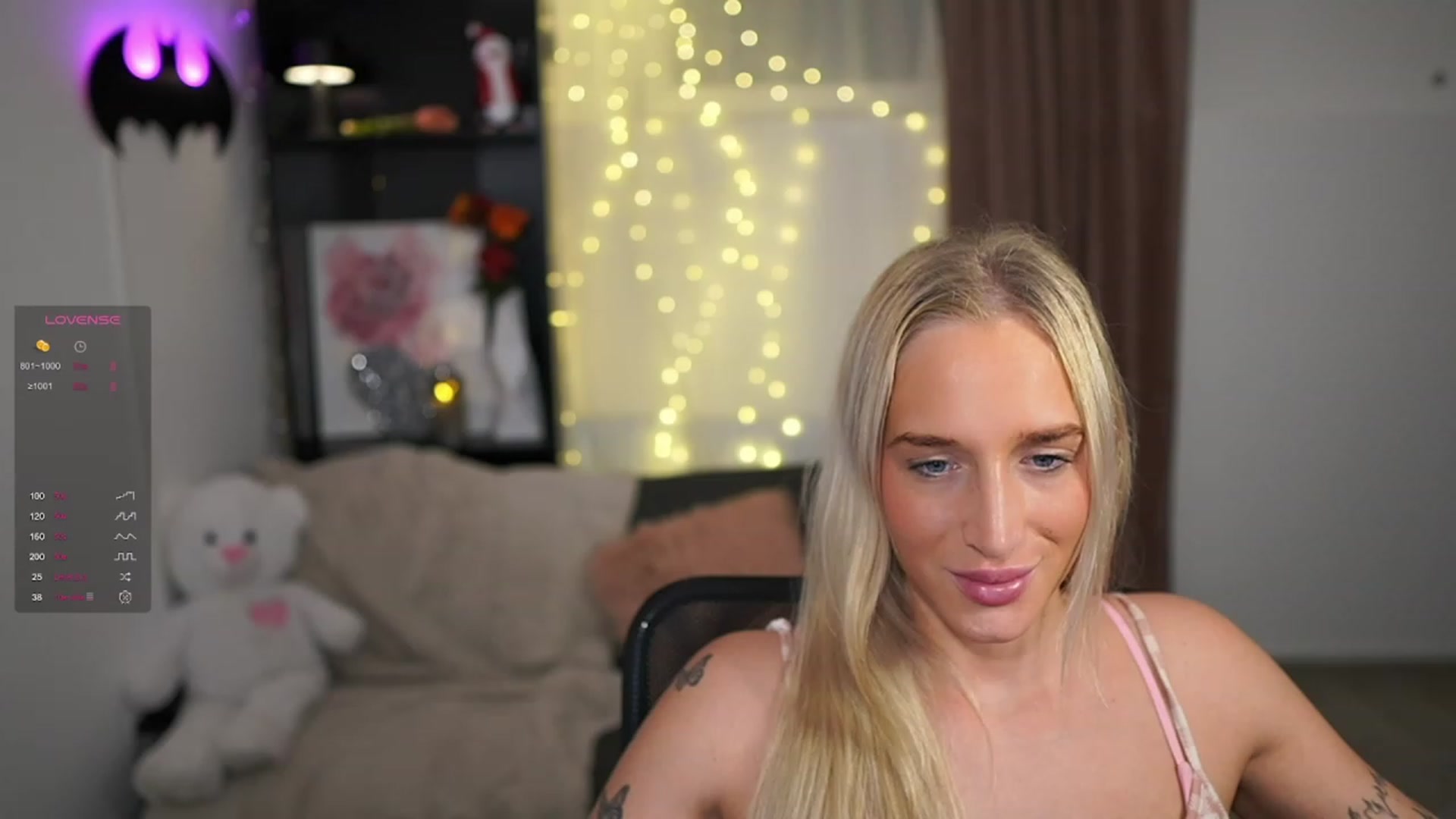 Gallery image thumbnail from NicoletteShea's myfreecams stream on, 12/28/2023, 22:11 image 11 of 20