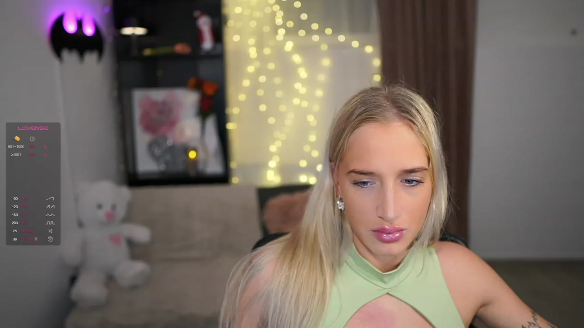 Gallery image thumbnail from NicoletteShea's myfreecams stream on, 12/30/2023, 09:47 image 4 of 20