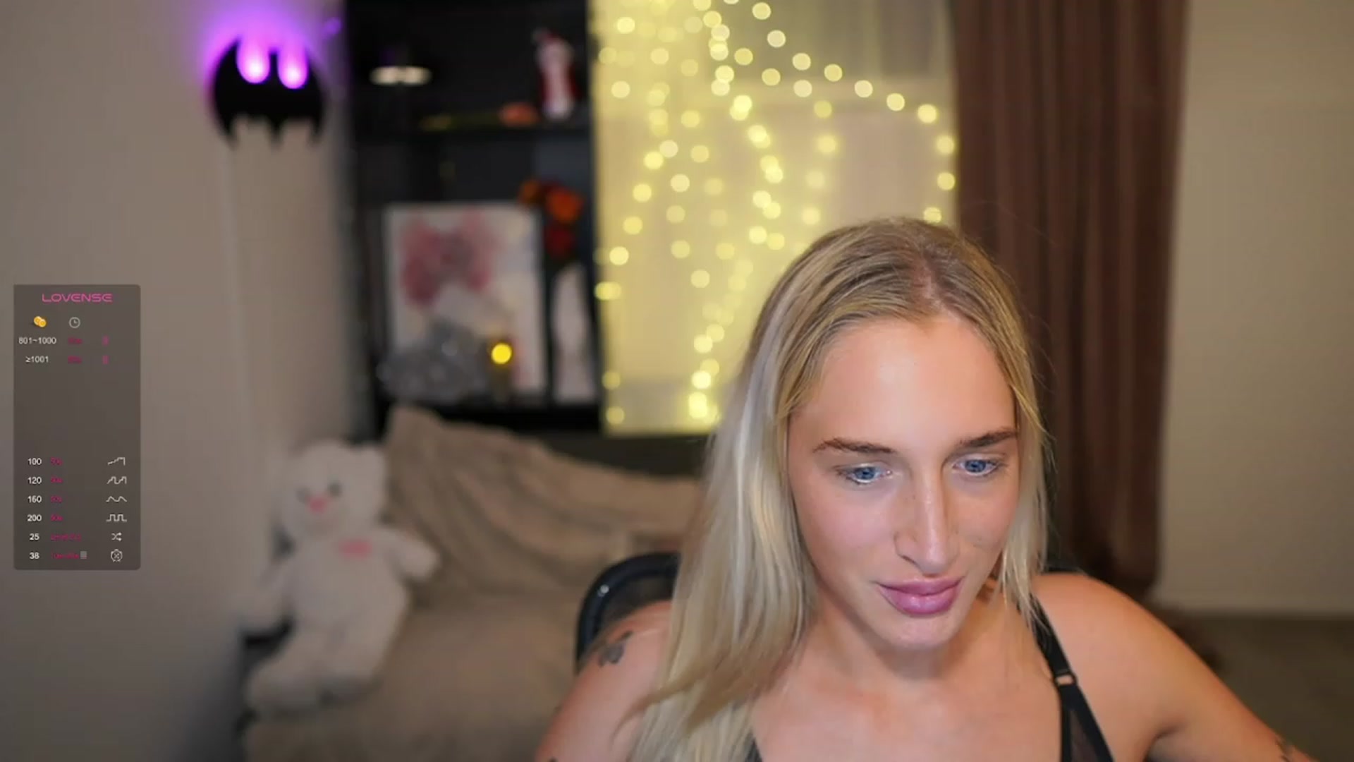 Gallery image thumbnail from NicoletteShea's myfreecams stream on, 01/03/2024, 14:01 image 18 of 20