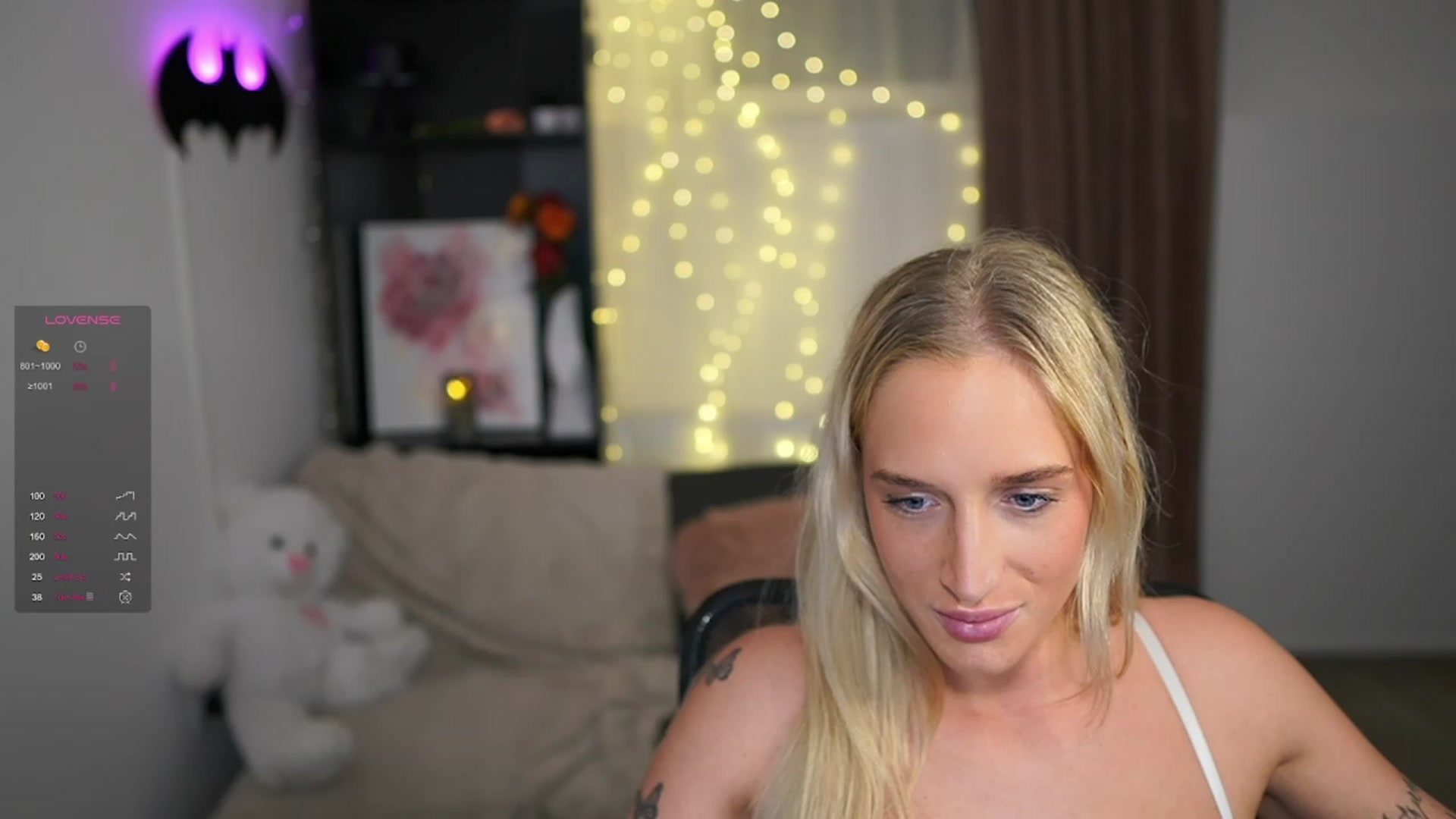Gallery image thumbnail from NicoletteShea's myfreecams stream on, 01/04/2024, 19:17 image 4 of 20