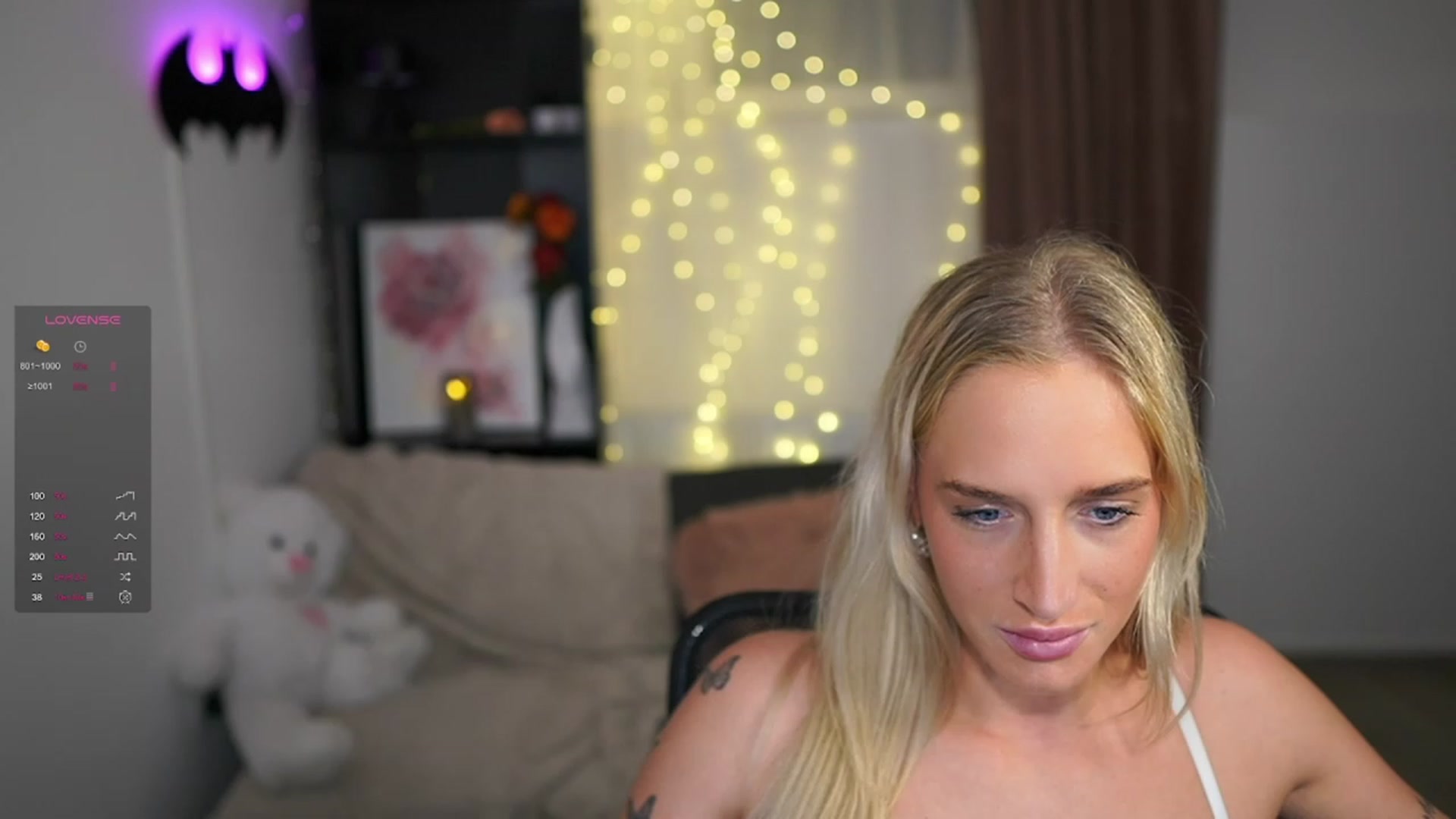Gallery image thumbnail from NicoletteShea's myfreecams stream on, 01/04/2024, 19:17 image 7 of 20