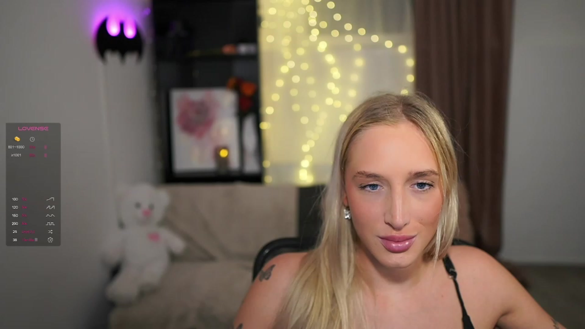 Gallery image thumbnail from NicoletteShea's myfreecams stream on, 01/17/2024, 16:23 image 1 of 20