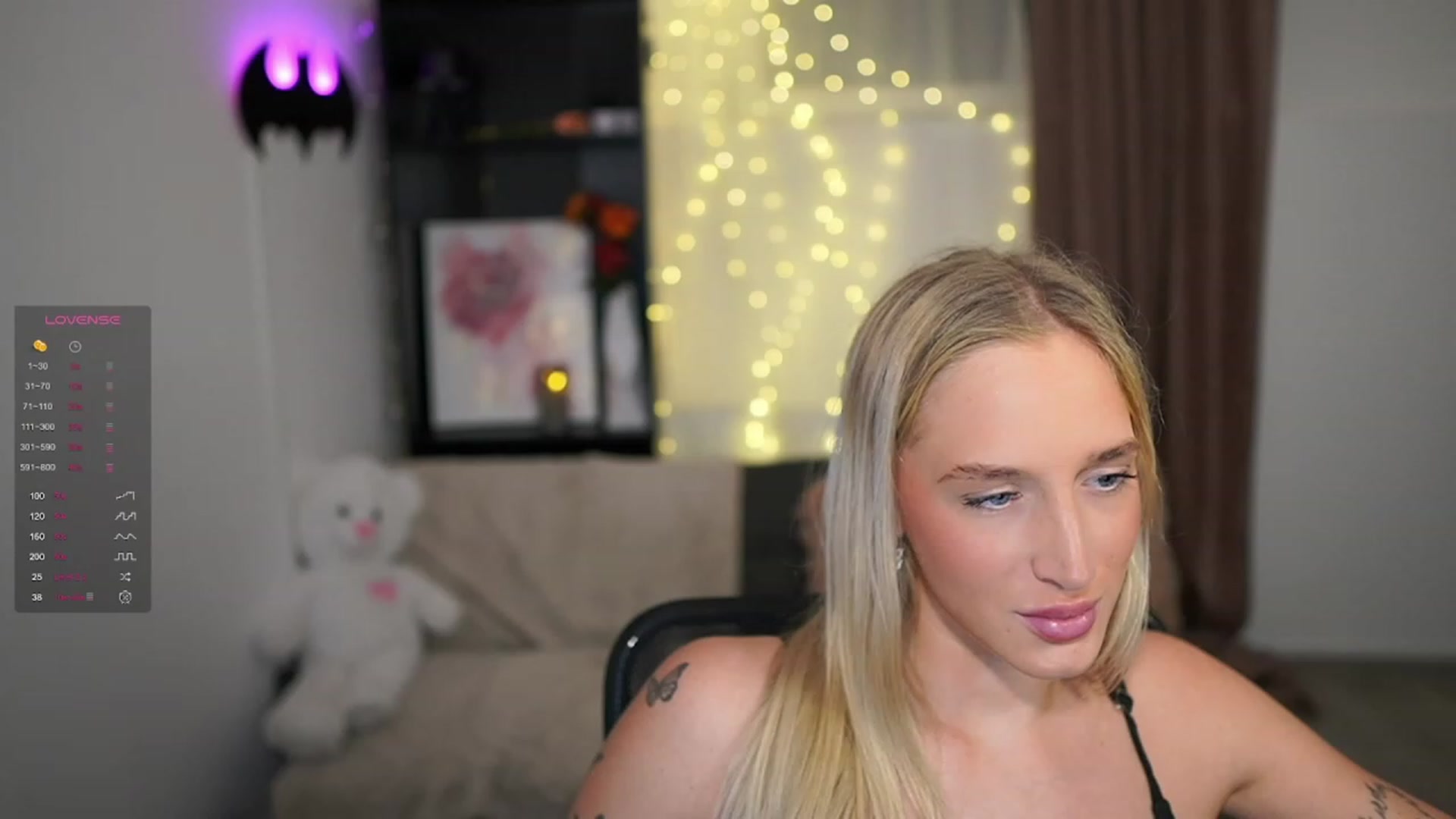 Gallery image thumbnail from NicoletteShea's myfreecams stream on, 01/17/2024, 16:23 image 8 of 20