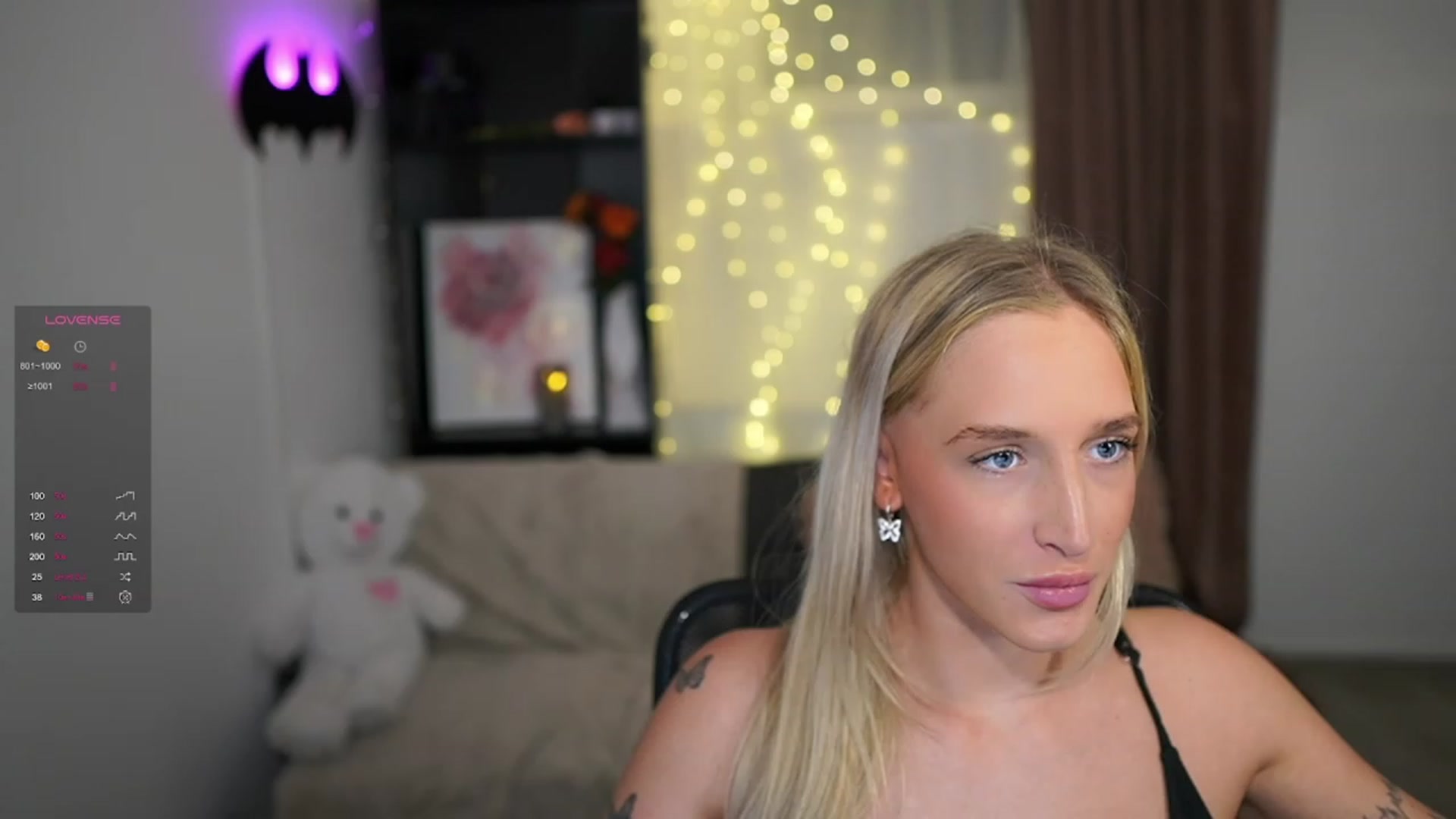 Gallery image thumbnail from NicoletteShea's myfreecams stream on, 01/17/2024, 17:35 image 14 of 20