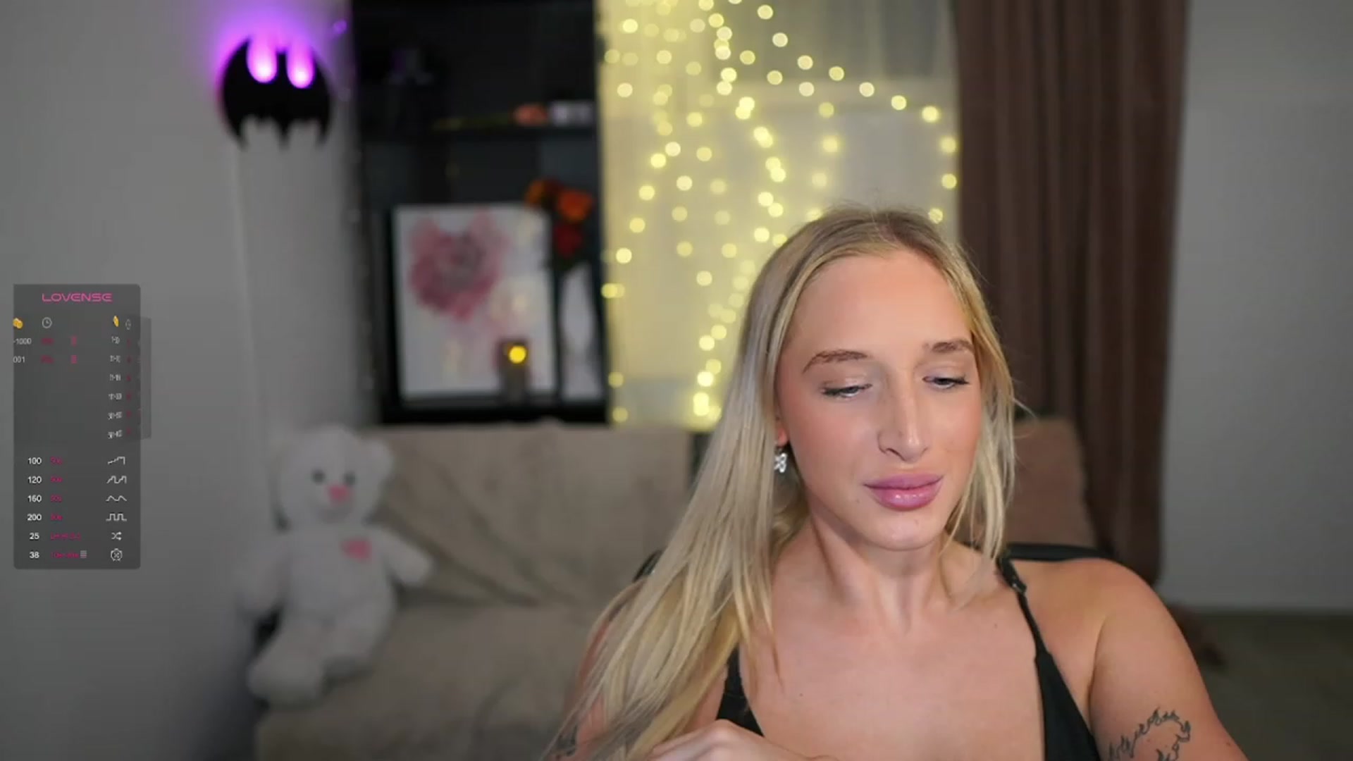 Gallery image thumbnail from NicoletteShea's myfreecams stream on, 01/17/2024, 17:35 image 12 of 20