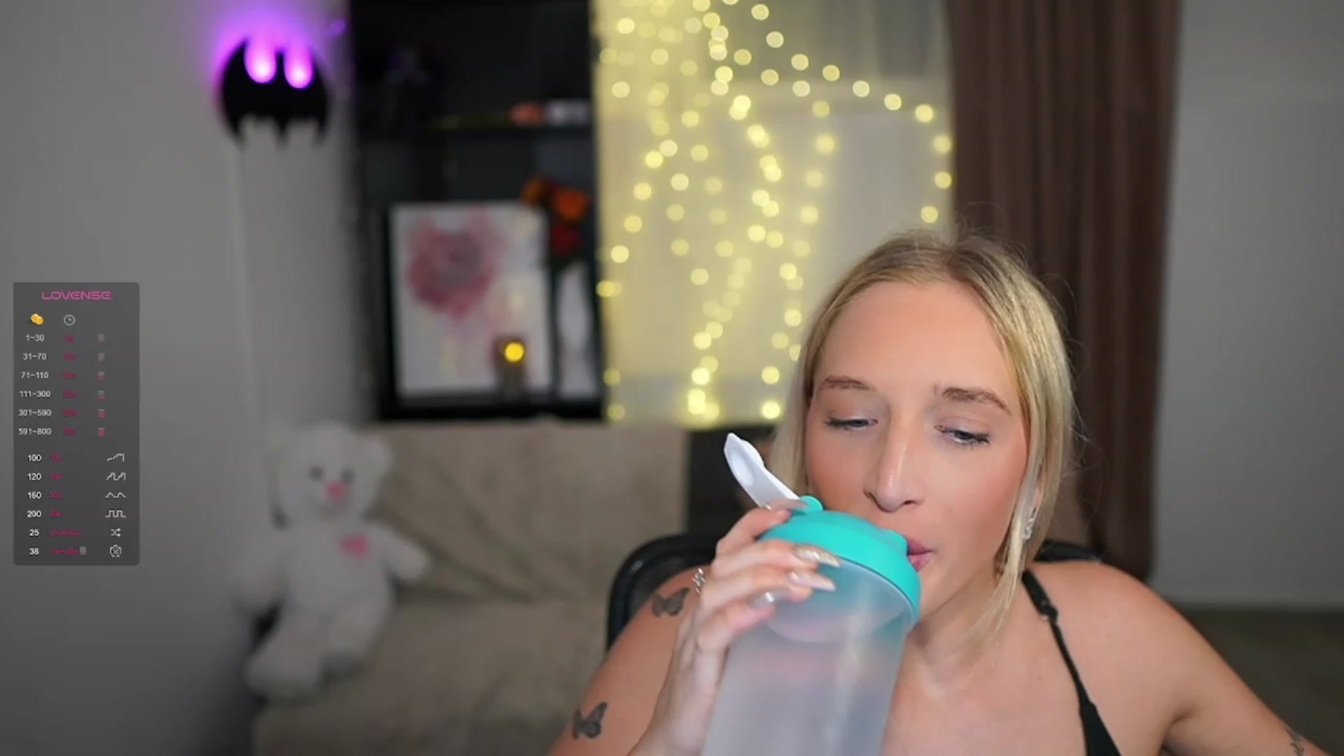 Gallery image thumbnail from NicoletteShea's myfreecams stream on, 01/17/2024, 17:35 image 16 of 20