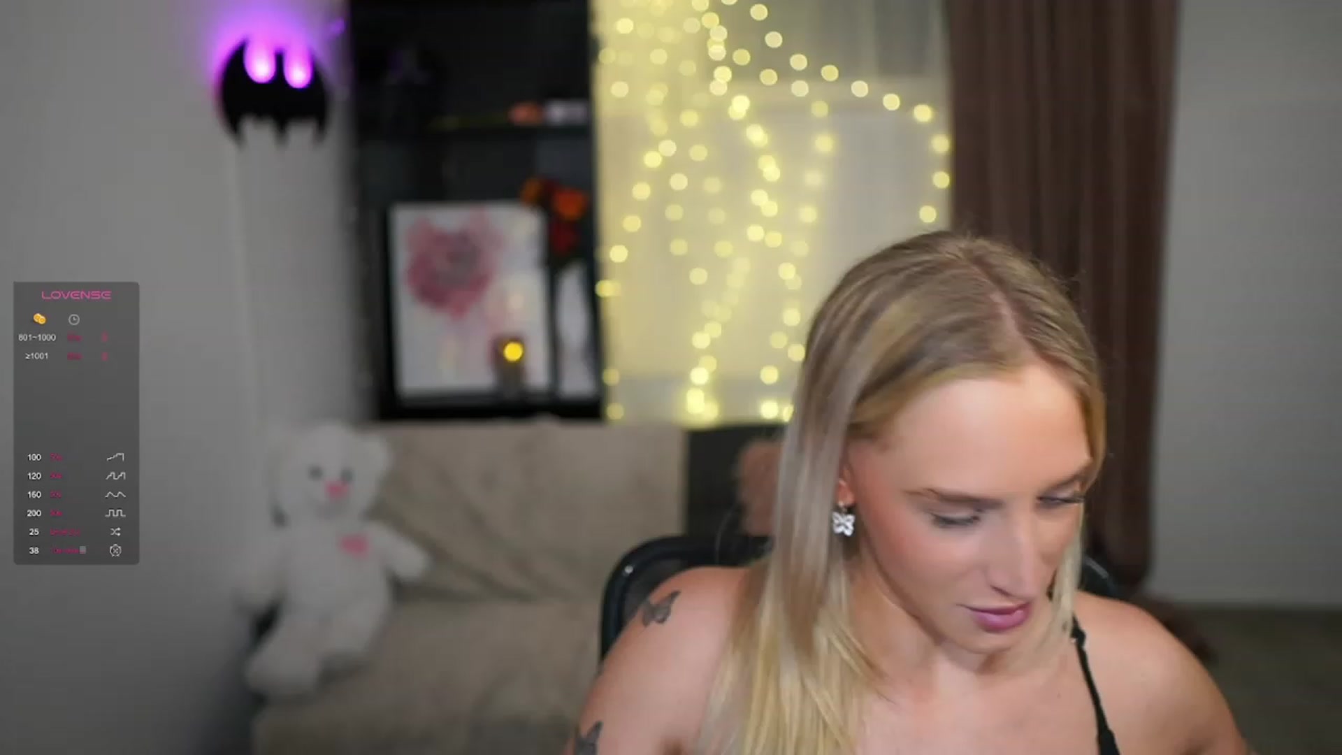 Gallery image thumbnail from NicoletteShea's myfreecams stream on, 01/17/2024, 17:35 image 15 of 20