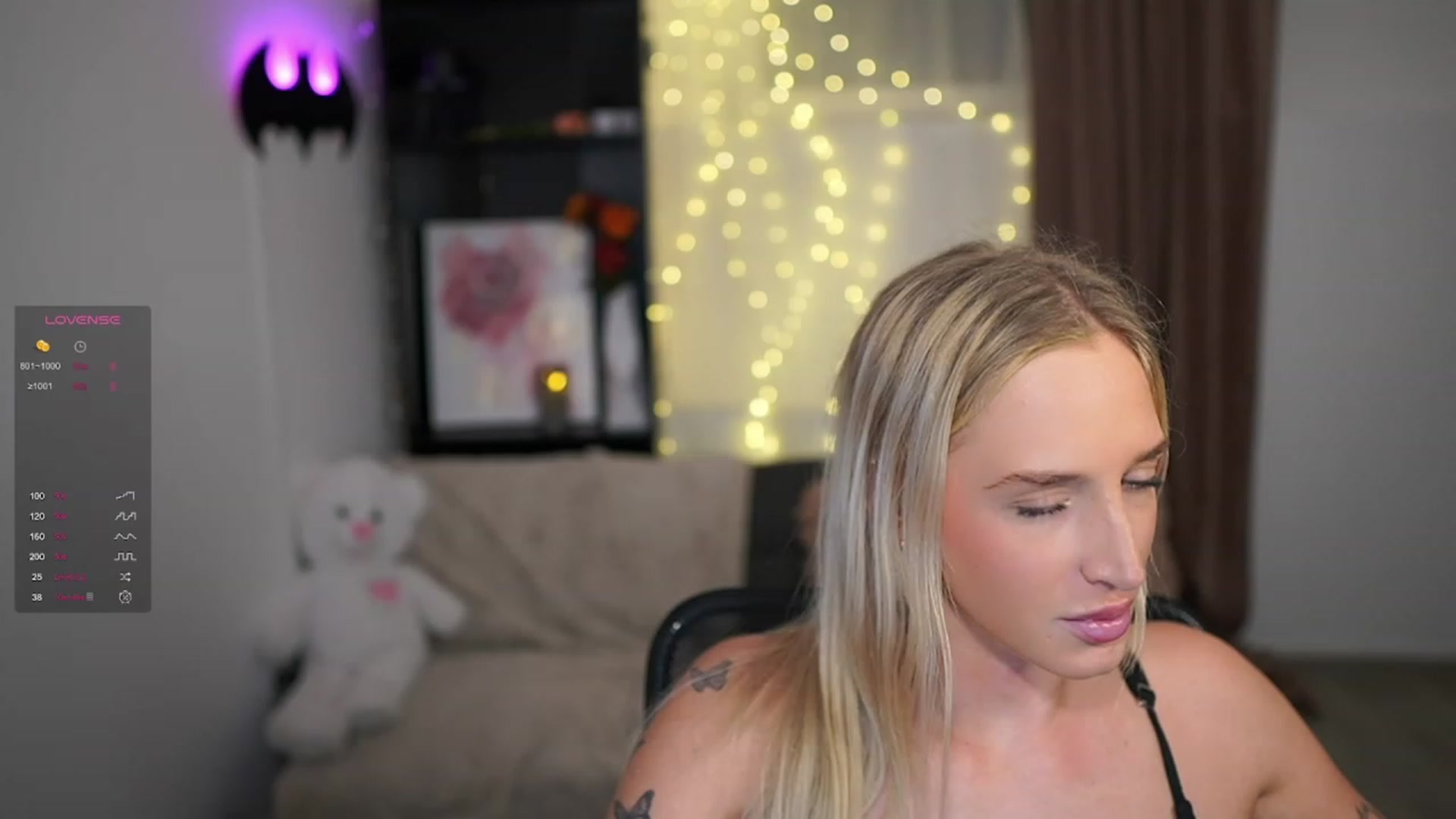 Gallery image thumbnail from NicoletteShea's myfreecams stream on, 01/17/2024, 19:02 image 15 of 20