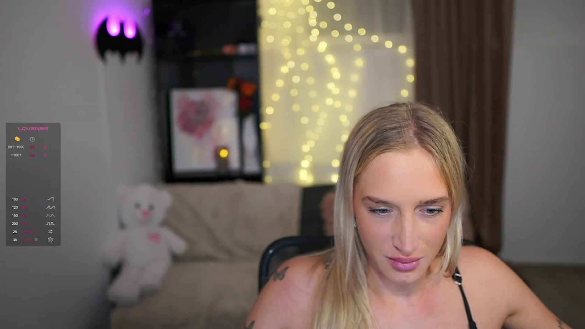 Gallery image thumbnail from NicoletteShea's myfreecams stream on, 01/17/2024, 19:02 image 18 of 20
