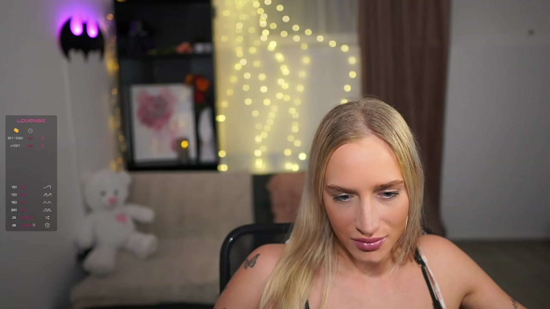 Gallery image thumbnail from NicoletteShea's myfreecams stream on, 01/25/2024, 16:36 image 3 of 20