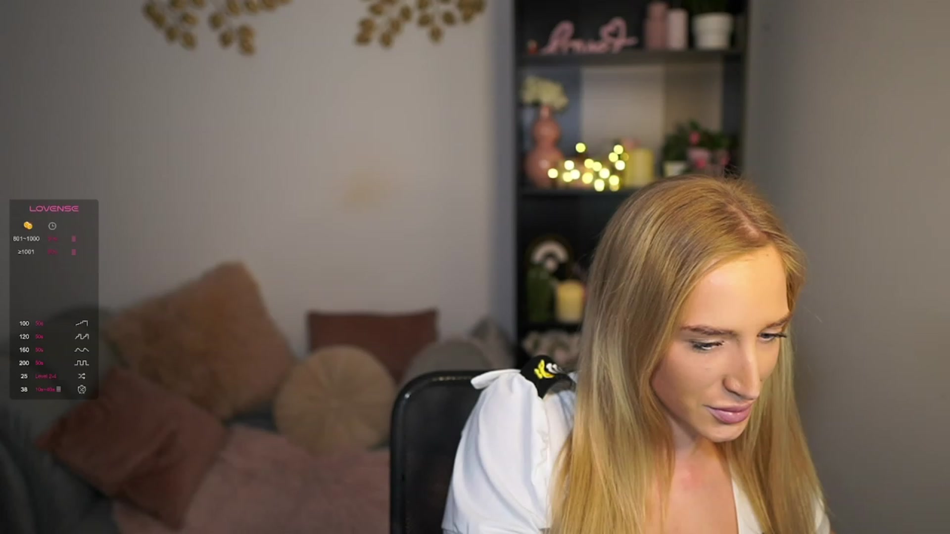 Gallery image thumbnail from NicoletteShea's myfreecams stream on, 03/15/2024, 15:37 image 15 of 20