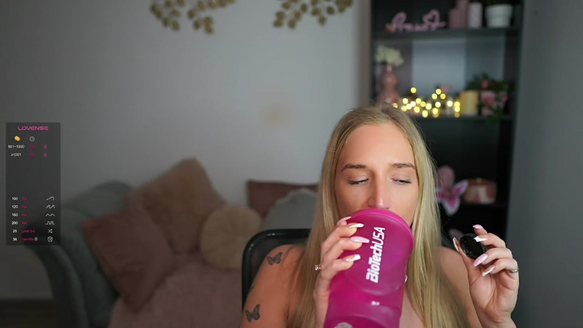 Gallery image thumbnail from NicoletteShea's myfreecams stream on, 03/18/2024, 15:23 image 3 of 20