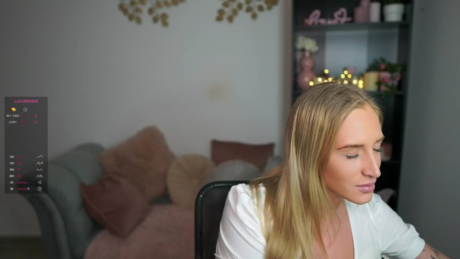 Gallery image thumbnail from NicoletteShea's myfreecams stream on, 03/19/2024, 17:21 image 3 of 20