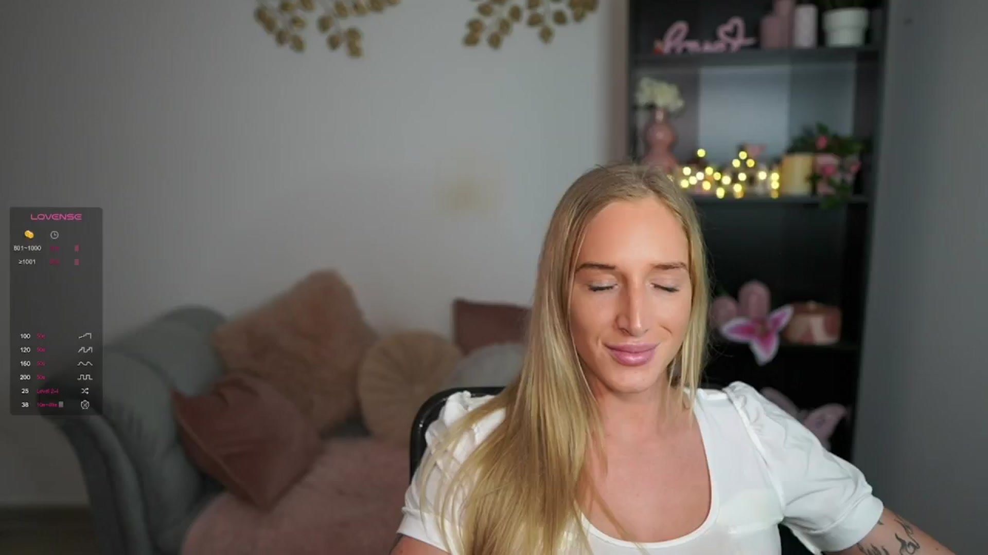 Gallery image thumbnail from NicoletteShea's myfreecams stream on, 03/19/2024, 17:21 image 5 of 20