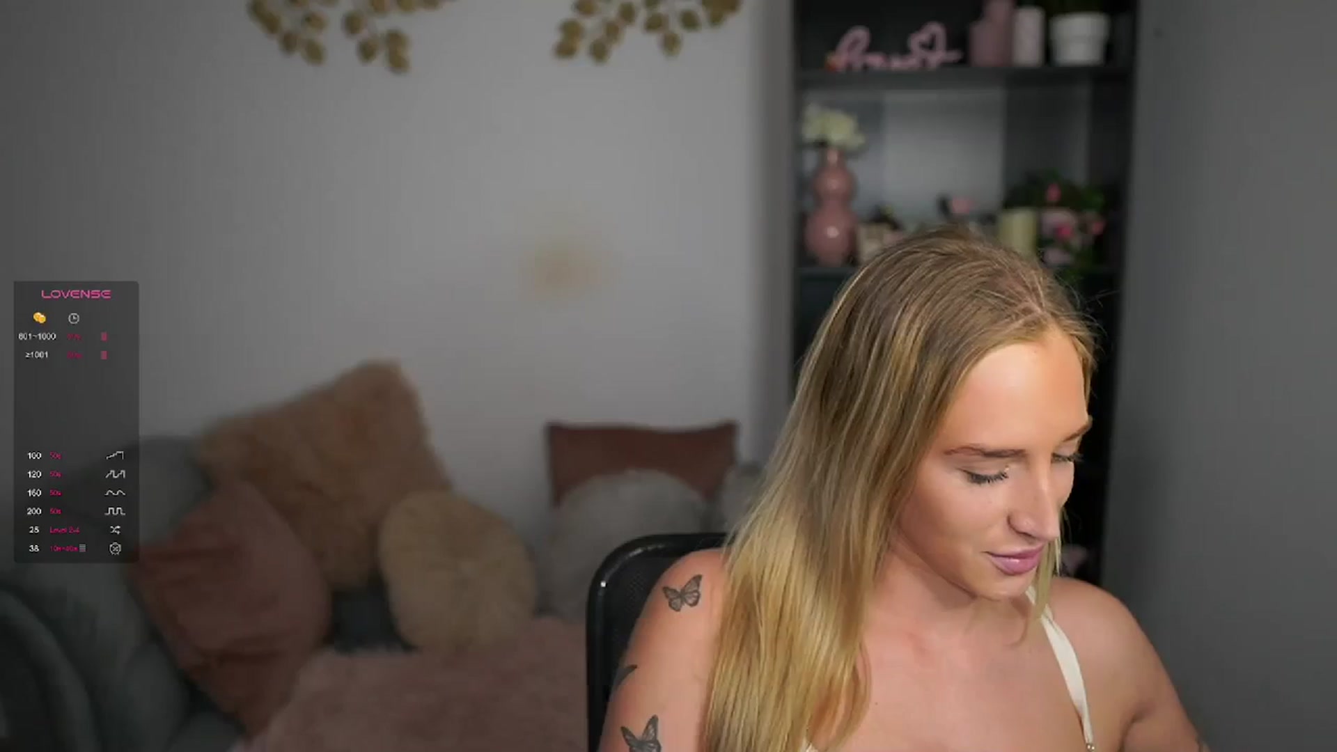 Gallery image thumbnail from NicoletteShea's myfreecams stream on, 03/20/2024, 16:18 image 17 of 20
