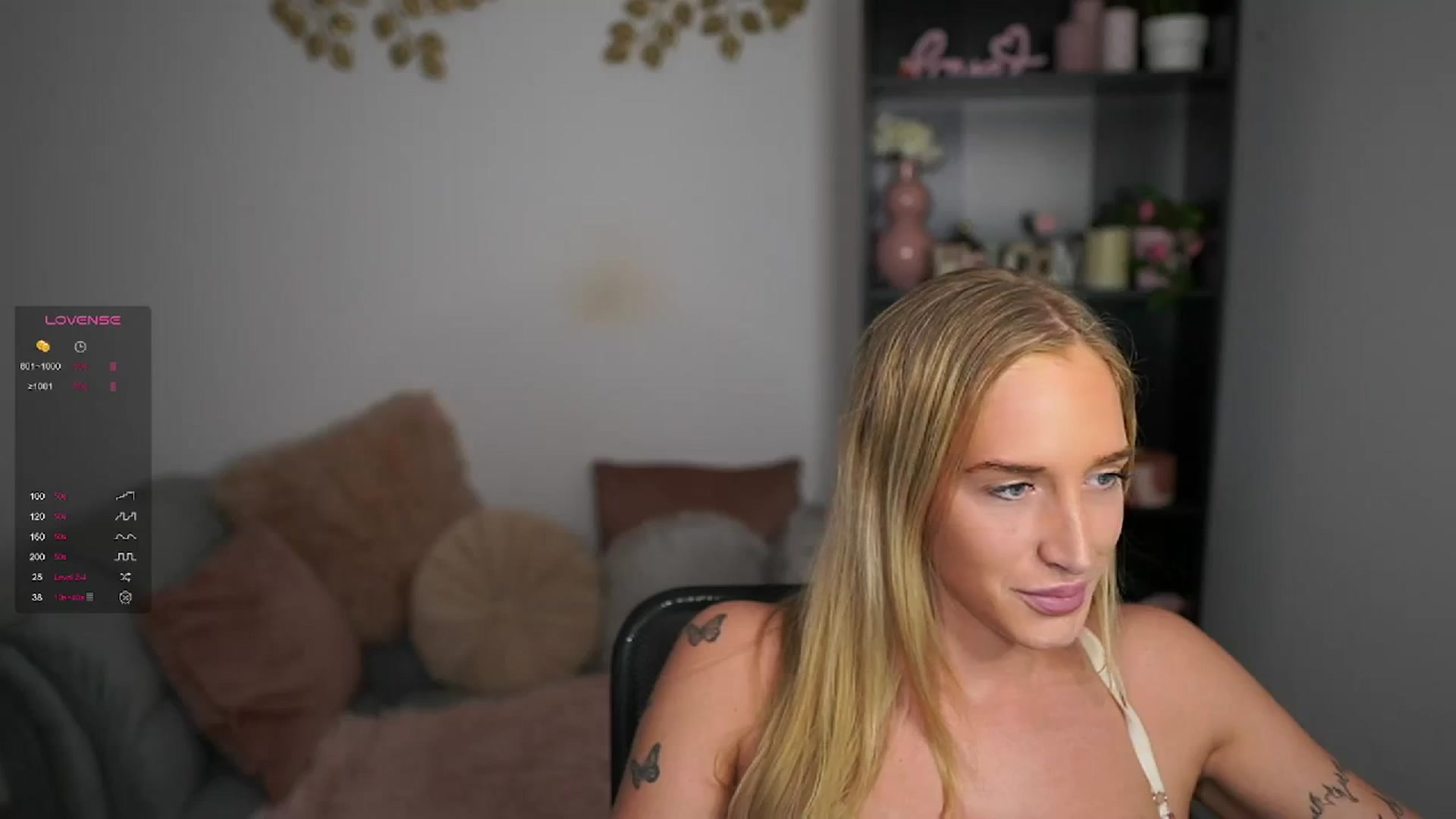 Gallery image thumbnail from NicoletteShea's myfreecams stream on, 03/20/2024, 18:47 image 2 of 20
