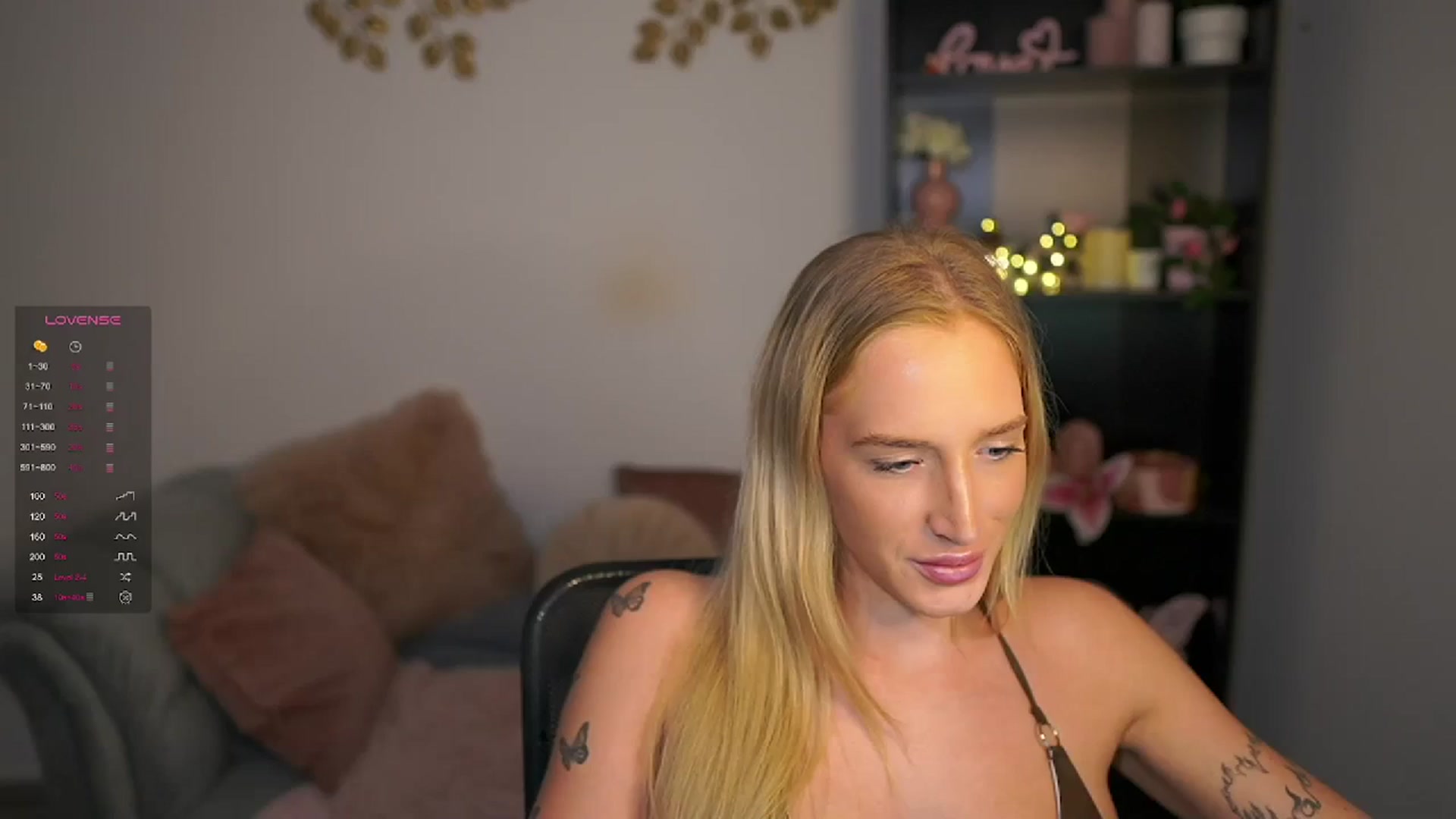 Gallery image thumbnail from NicoletteShea's myfreecams stream on, 03/25/2024, 14:37 image 6 of 20