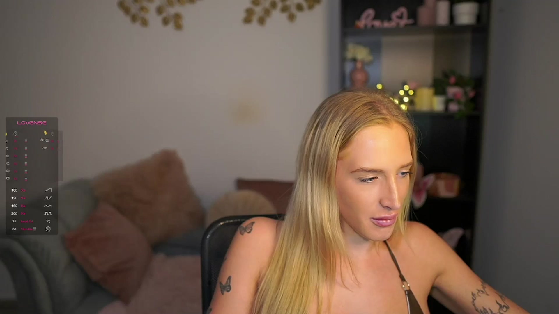 Gallery image thumbnail from NicoletteShea's myfreecams stream on, 03/25/2024, 14:37 image 4 of 20