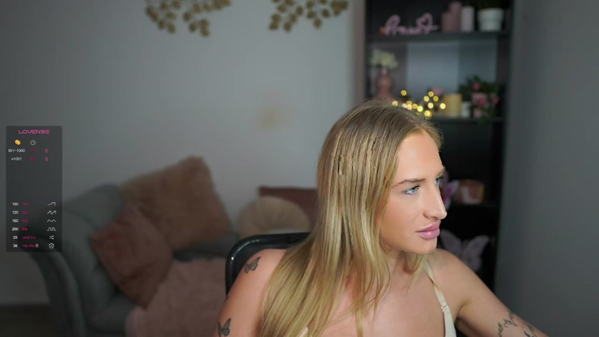 Gallery image thumbnail from NicoletteShea's myfreecams stream on, 03/27/2024, 15:20 image 19 of 20