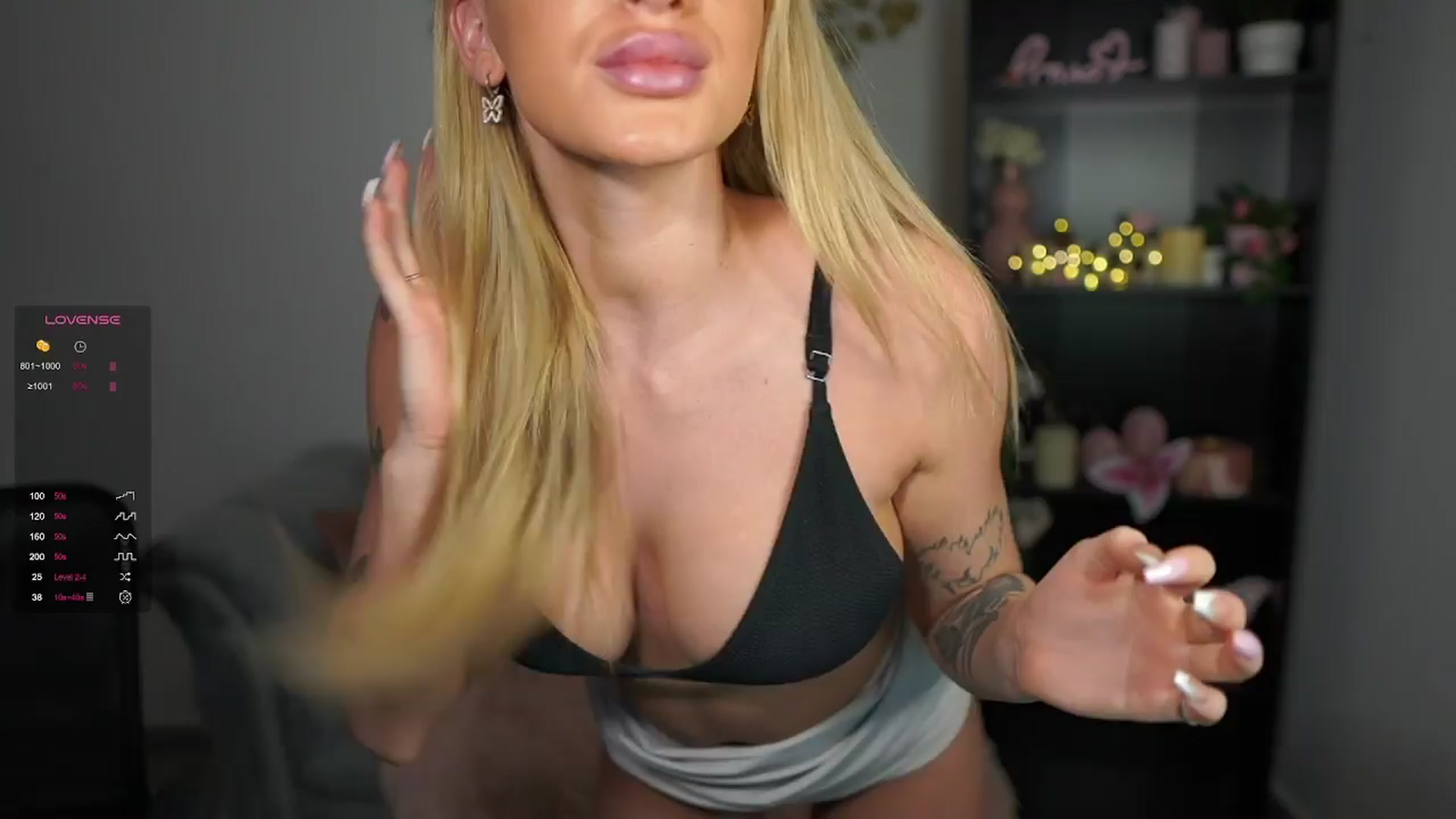Gallery image thumbnail from NicoletteShea's myfreecams stream on, 03/29/2024, 13:05 image 2 of 20